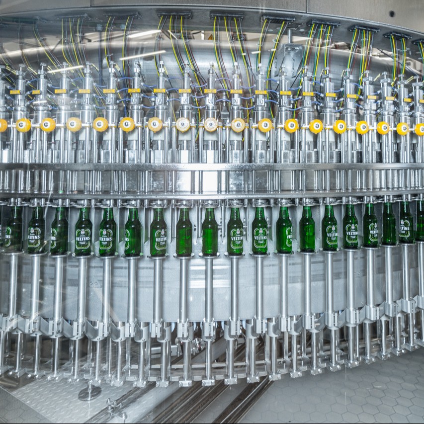KronesAG's tweet photo. βοΈ Filling excellence at Veltins πΊ
At the heart of the @veltins brewery: the Krones #Modulfill β delivering precision, hygiene, and sustainability with every bottle. π§π±
A perfect match of tradition and technology, ensuring top-quality beer from production line to glass. π»β¨ https://t.co/PMNHD5D4BI