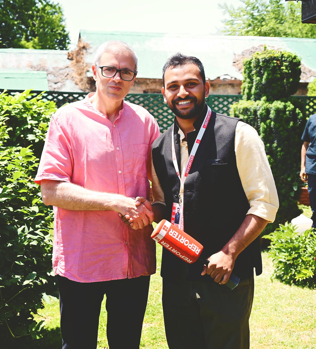PalodeAdil's tweet photo. With @OmarAbdullah 
#IndiaPakistanWar https://t.co/MT9I61rtbw