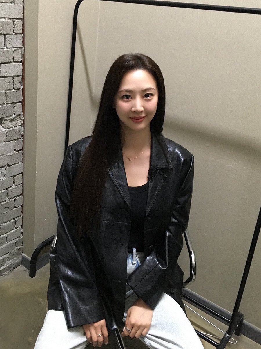 [#📸]
오늘(23일, 월) 저녁 6시에 뭐 해요?
유튜브 '짠한형 신동엽'에서 다솜 배우를 만나보세요💗

#김다솜 #KimDaSom
#ENA #드라마 #살롱드홈즈 #박소희
#유튜브 #짠한형신동엽 #비하인드
#스토리제이컴퍼니 #Storyjcompany