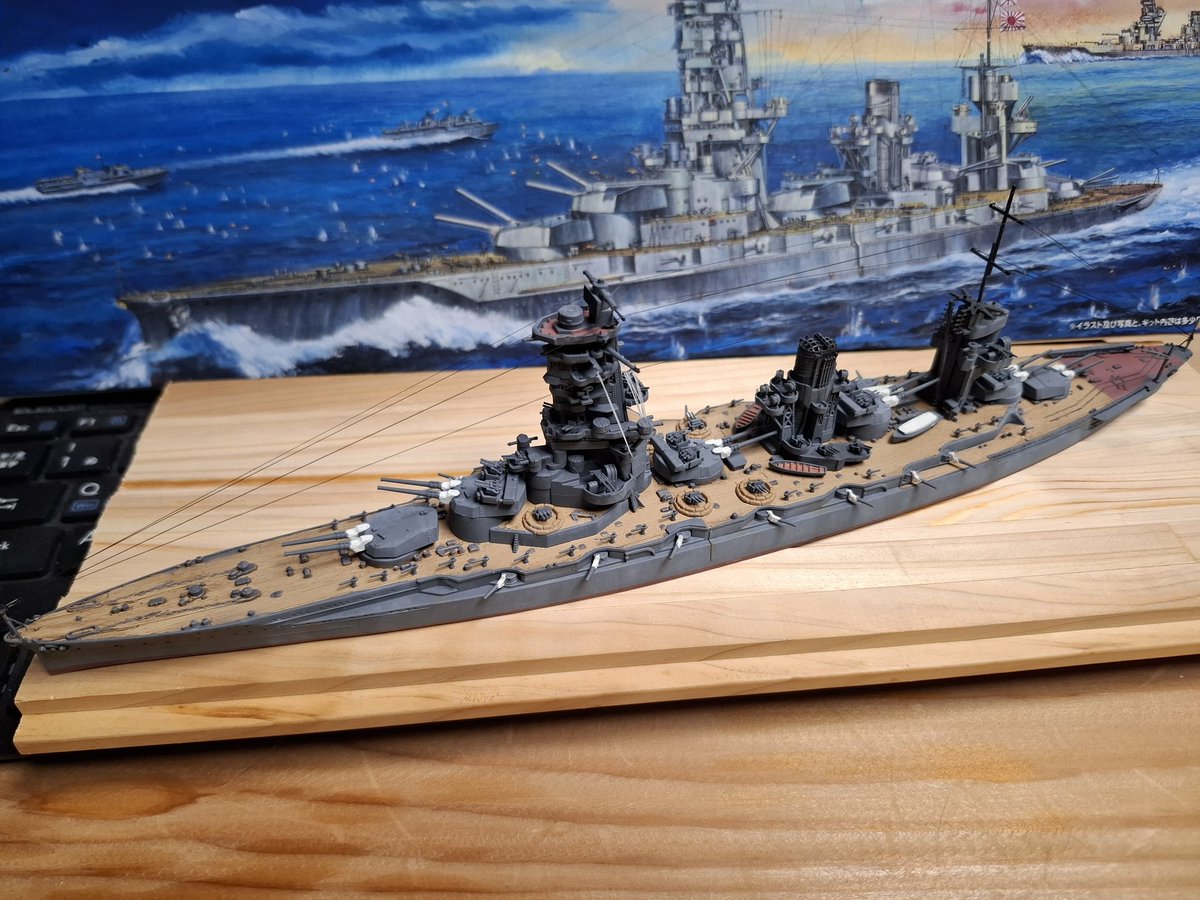 akinokoro's tweet photo. 吉本プロモデル部きっかけで興味が湧いた艦船模型作ってみました。
習作ということでキットと伸ばしランナーで作ってみた1/700山城です。
結構楽しく作れたので次は空母行こうかな。 https://t.co/WeEWdamKmc