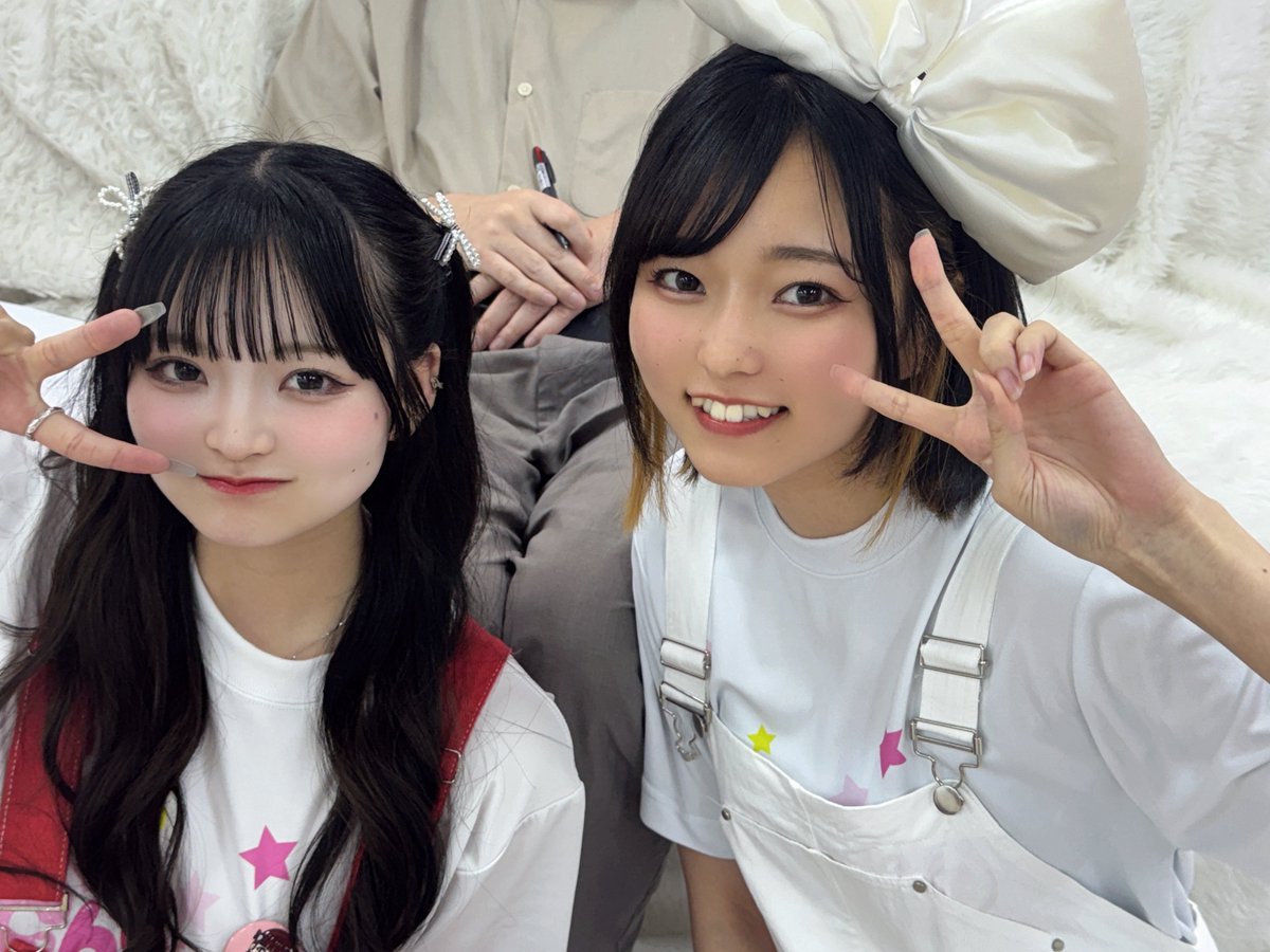 CheeRz_official's tweet photo. 先日は『あつまれ ちあーずの森vol.4』に
お越しくださりありがとうございました🎀

活動休止前ラストイベントでしたが
皆さんと楽しい時間が過ごせてとっても嬉しかったです！

CheeRz＊として2人に会えるのは一旦ラストになりますが、
これからもそれぞれが頑張っていくので
応援していただけると幸いです💘💭

(最後に映り込みでスリーショット📷)

#声優アイドルCheeRz＊