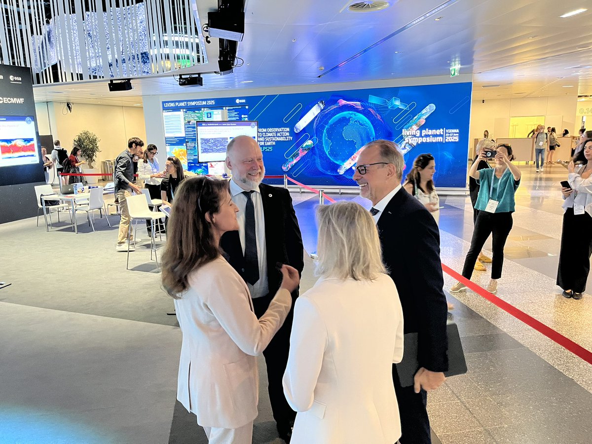 Look 👀 at these people. There should be something important going on in Vienna today. An exciting week of <a href="/esa/">European Space Agency</a> #LPS25. Come and meet the European team <a href="/esa/">European Space Agency</a> <a href="/EU_Commission/">European Commission</a> <a href="/eumetsat/">EUMETSAT</a> <a href="/ECMWF/">ECMWF</a>