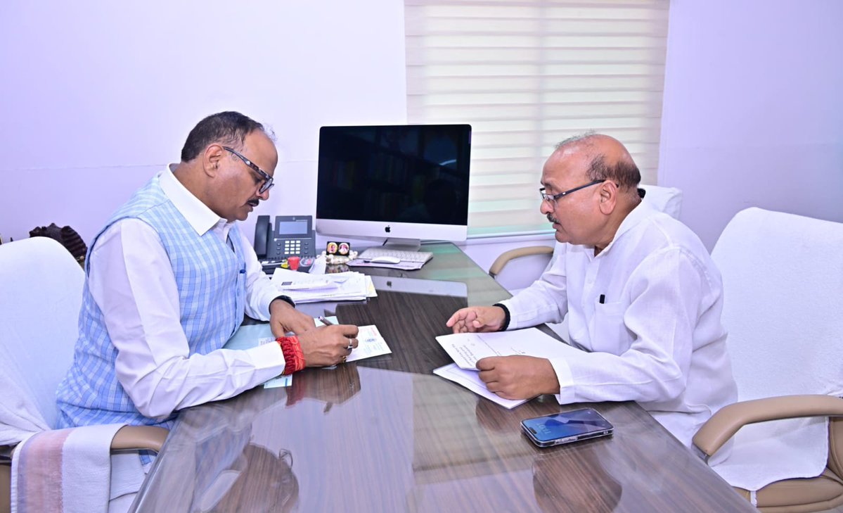 Brajesh Pathak (@brajeshpathakup) on Twitter photo आज आवास पर मा० सदस्य, विधान परिषद श्री अंगद सिंह जी से भेंटकर कुशलक्षेम जाना एवं जनहित से जुड़े विभिन्न महत्वपूर्ण विषयों पर व्यापक चर्चा हुई।
<a href="/angadsinghbjp1/">Angad singh</a> आज आवास पर मा० सदस्य, विधान परिषद श्री अंगद सिंह जी से भेंटकर कुशलक्षेम जाना एवं जनहित से जुड़े विभिन्न महत्वपूर्ण विषयों पर व्यापक चर्चा हुई।
<a href="/angadsinghbjp1/">Angad singh</a>