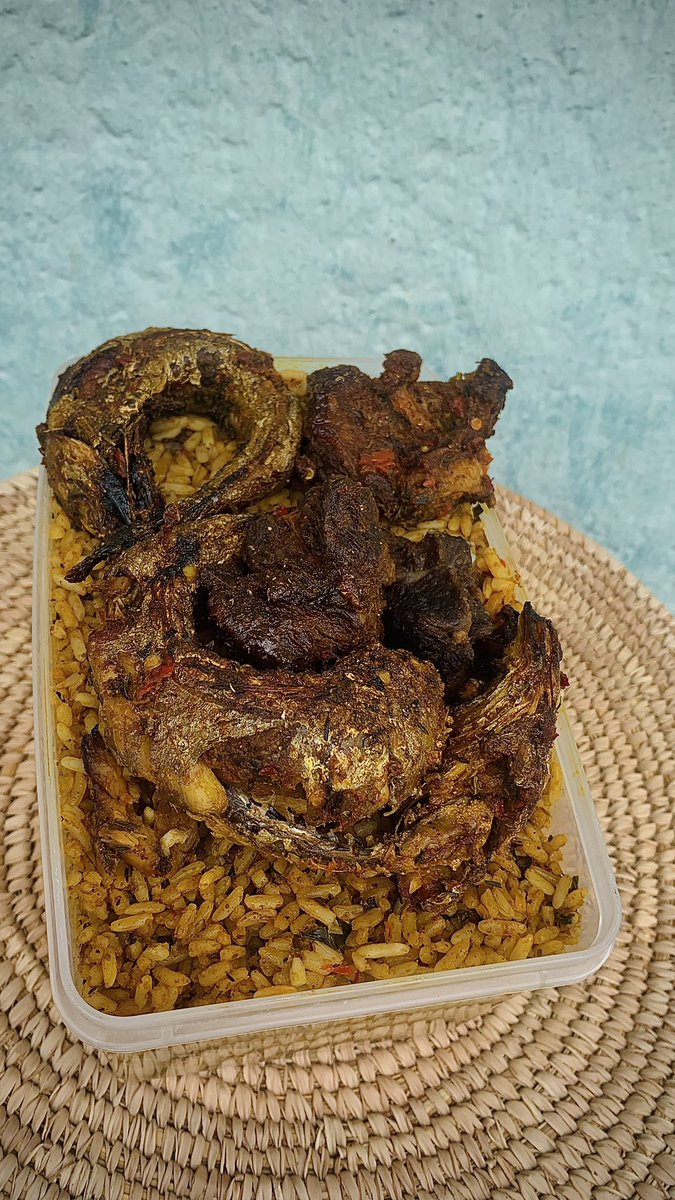 TheKonstans's tweet image. Client: Please I want proper “concoction” rice😂

Me: At your service 

2.5L of “concoction” rice with peppered beef and panla fish.

Send in your orders for delicious foods from our kitchen.

CC: @food_convo 

📍: Abuja