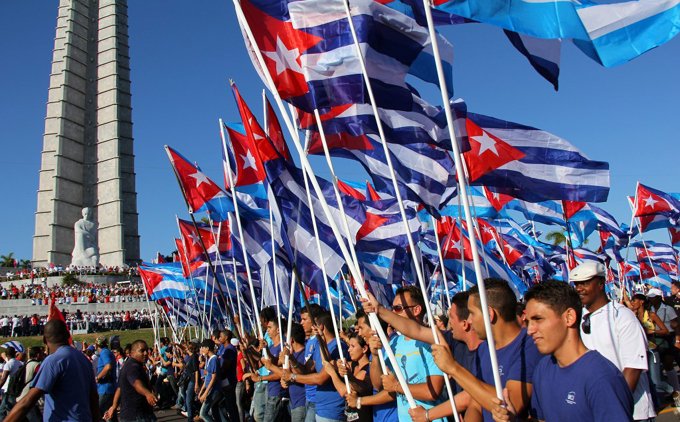 Nous sommes petits dans l’étendue territoriale mais énormes dans les principes, les valeurs, l’histoire et la force, nous sommes une terre d’hommes et de femmes faits d’un matériau différent. 

Nous sommes cubains🇨🇺🇨🇺🇨🇺 et cela fait déjà la différence.