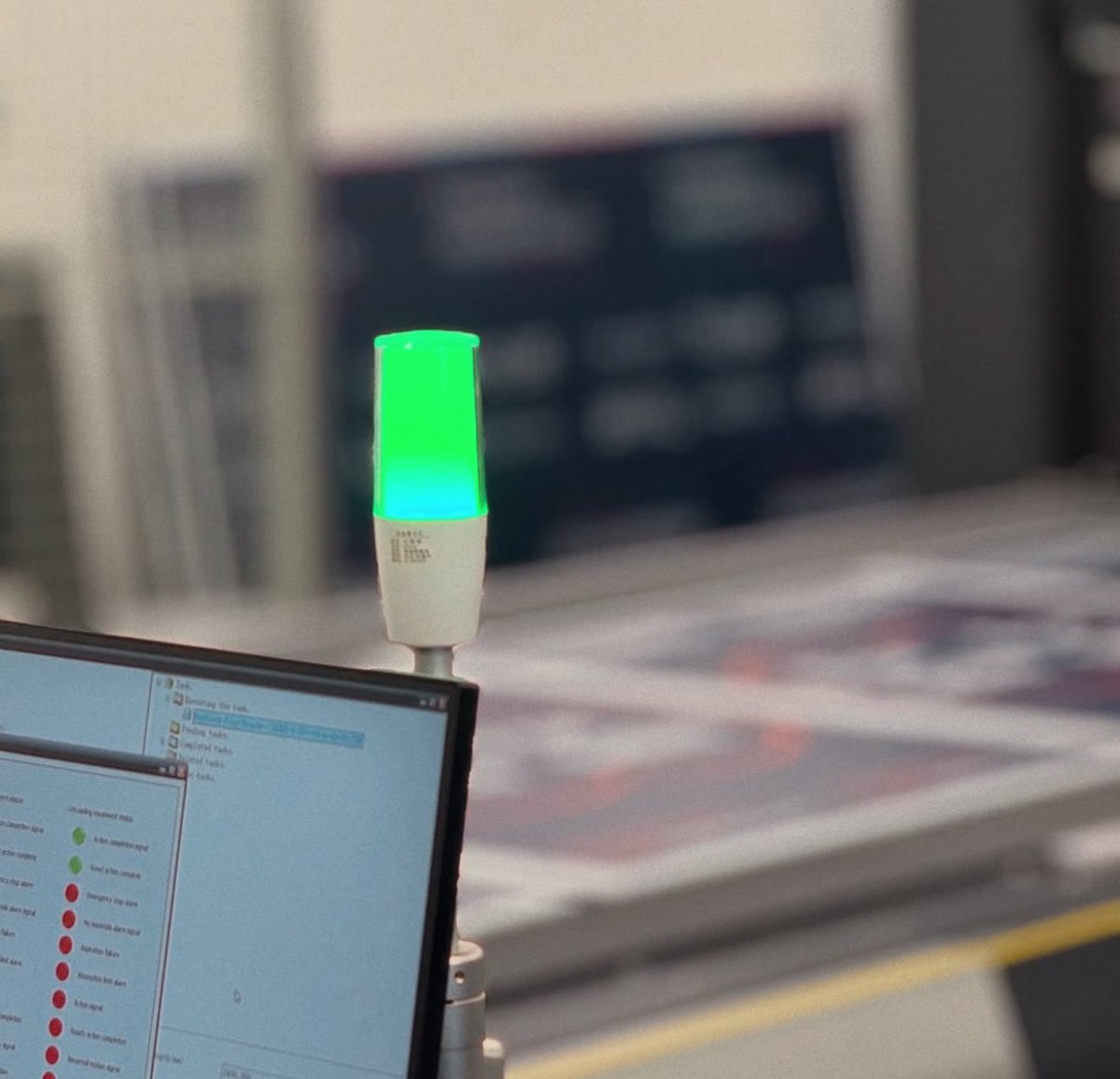 Green Light = GO! ✅🟢🖨️

The print floor is live, the presses are rolling, and another busy week at Kremer HQ is officially underway! 🏭📦

That green light means production is in full swing, with estate agency boards being printed and prepped for dispatch nationwide 🚐💨
