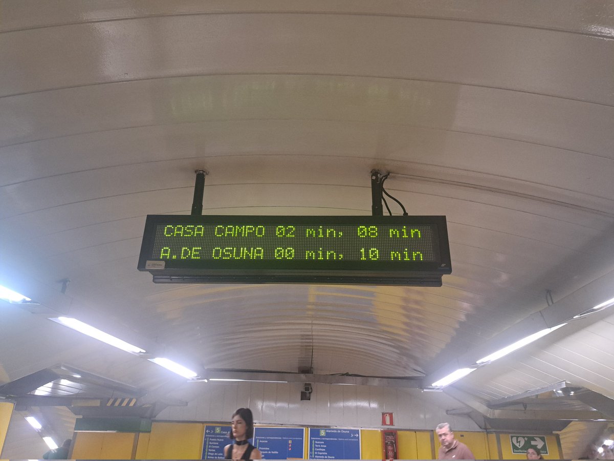 PazTalavera's tweet photo. Frecuencia de trenes en @metro_madrid línea 5 un lunes de junio a las 9 de la mañana ¿va a ser un habitual o ha habido algún fallo? https://t.co/wieVTfLw7b