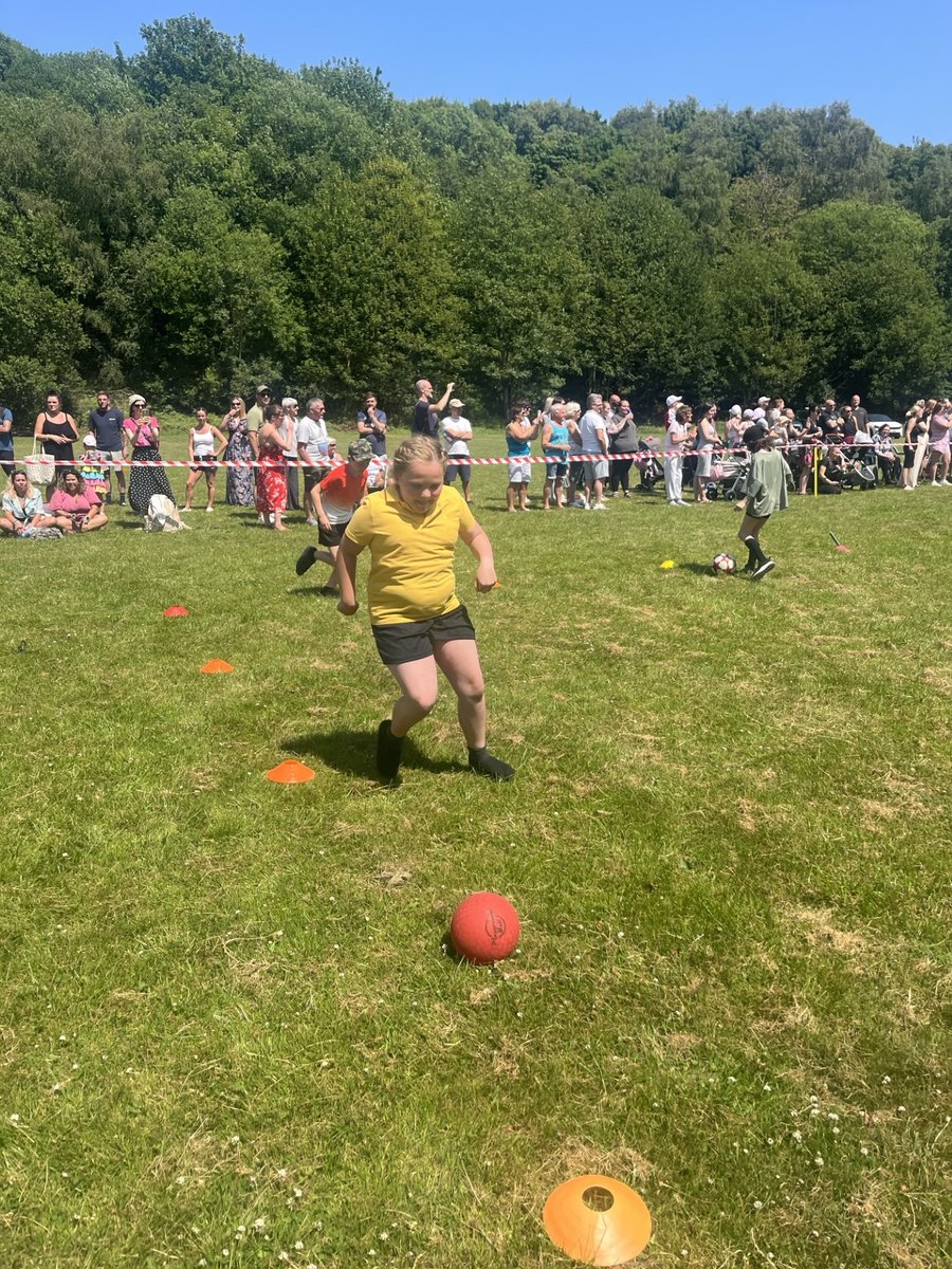 stjosephshx3's tweet image. What a scorcher of a Sports Day! ☀️ Despite the heat, our amazing children gave it their all – full of energy, smiles, and team spirit. So proud of every single one of them! 🏃♂️🏅💪 #SportsDay2025 #ActiveSchools #ActiveCalderdale