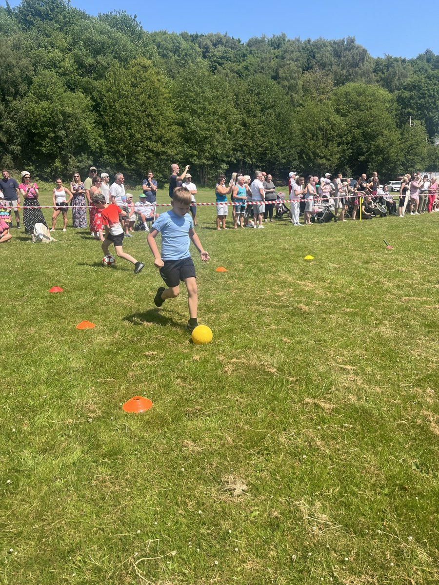 stjosephshx3's tweet image. What a scorcher of a Sports Day! ☀️ Despite the heat, our amazing children gave it their all – full of energy, smiles, and team spirit. So proud of every single one of them! 🏃♂️🏅💪 #SportsDay2025 #ActiveSchools #ActiveCalderdale