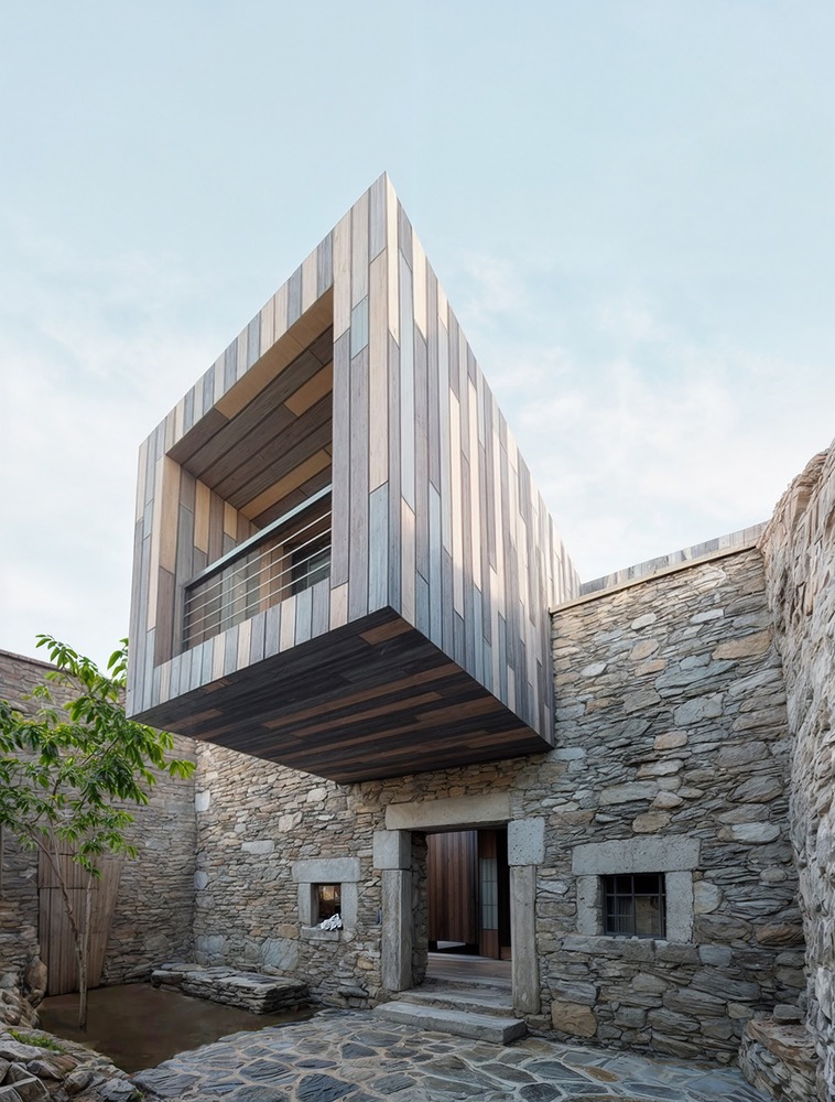 retokommerling's tweet photo. La Casa Escondida, de Hombre de Piedra Arquitectos + Juan Ignacio Vilda Marín, se oculta entre rocas y vegetación, fundiéndose con el entorno. https://t.co/R12Ee5THjF