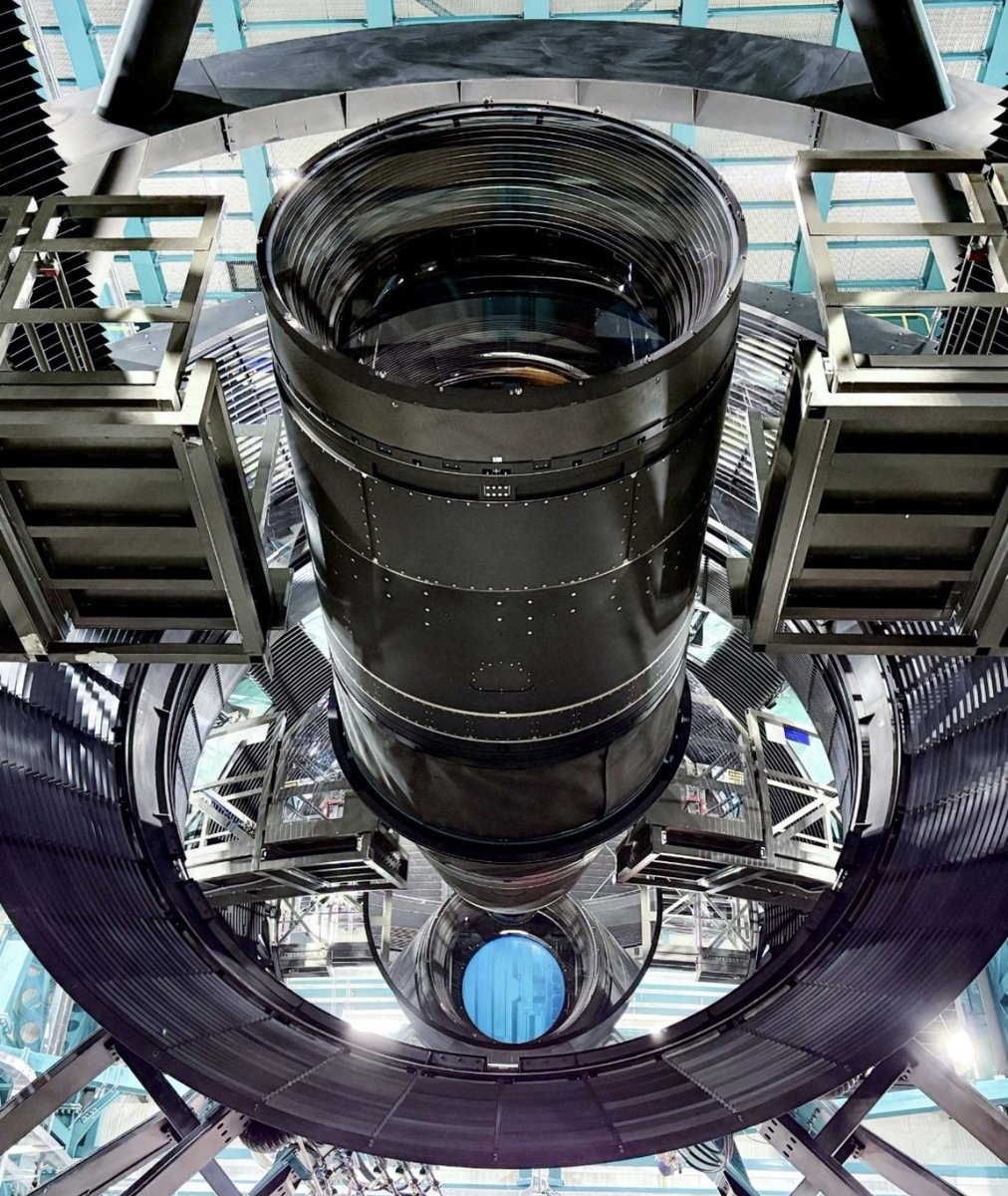 Erika (@explorecosmos_) on Twitter photo Starting later this year, the <a href="/VRubinObs/">NSF-DOE Rubin Observatory</a> Observatory will begin capturing a 3200-megapixel image of the sky every 40 seconds, collecting about 20 terabytes of data each night. Over 10 years, this will produce a catalog of roughly 17 billion stars and 20 billion galaxies, while Starting later this year, the <a href="/VRubinObs/">NSF-DOE Rubin Observatory</a> Observatory will begin capturing a 3200-megapixel image of the sky every 40 seconds, collecting about 20 terabytes of data each night. Over 10 years, this will produce a catalog of roughly 17 billion stars and 20 billion galaxies, while