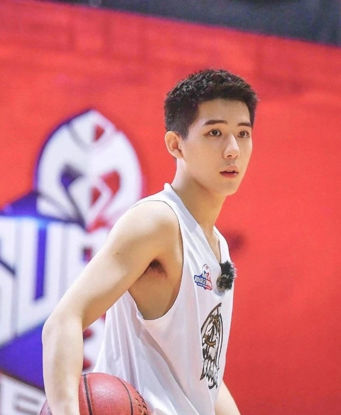 TonyMarcus18173's tweet photo. 短发王安宇，我的梦中情男 https://t.co/Z5CxTGat2y
