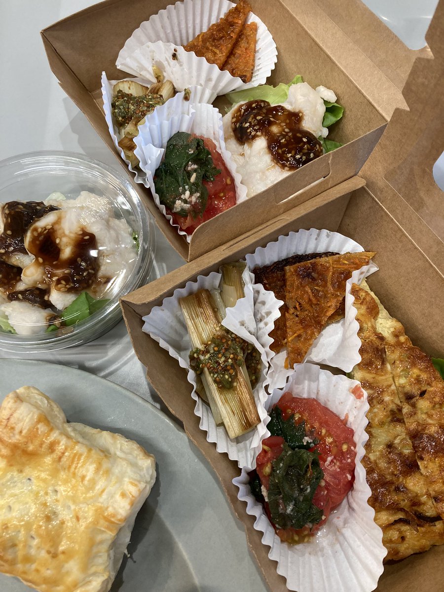 ウフマムのテイクアウトあります！今日のメインは、キャベツたっぷりスパニッシュオムレツ、鶏肉の水晶仕立て　梅肉だれです。単品、スイーツも♪