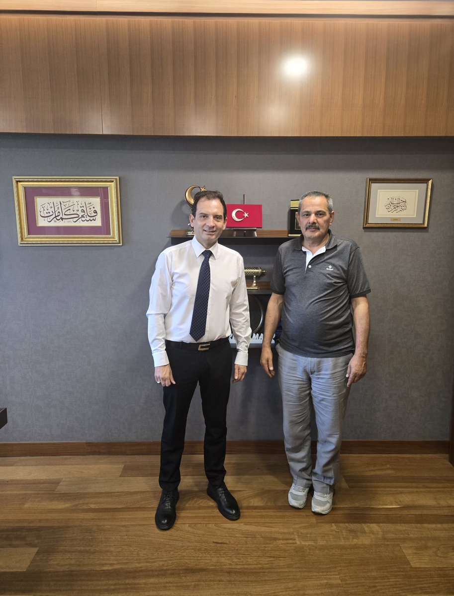 y_katlav's tweet photo. Türkiye Büyük Millet Meclisinde dostlarla.. https://t.co/8tAb09b1q4