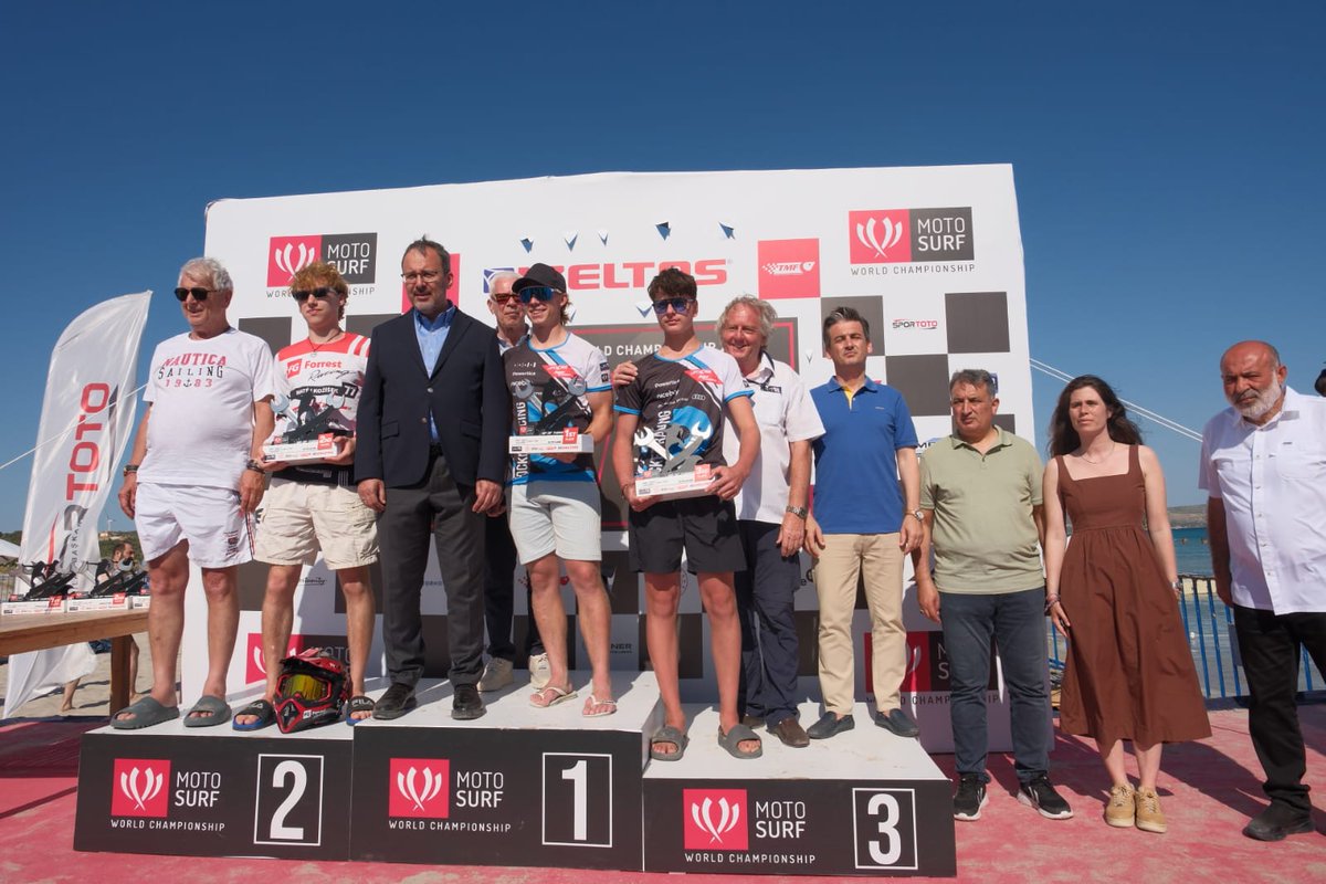 GSB_izmir's tweet photo. Türkiye’de ilk kez Çeşme’de düzenlenen Dünya Motosurf Şampiyonası, 17 ülkeden 80 sporcunun katılımıyla tamamlandı. Spor turizmi ve su sporları açısından büyük önem taşıyan organizasyon, İzmir’in uluslararası spor arenasındaki yerini güçlendirdi. https://t.co/BC29FnLH3V