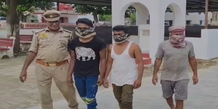 SudarshanNewsTV's tweet photo. नेपाल के खुले ���ॉर्डर से हो रहा था महापाप; 45 बोरी हड्डियों के साथ मेराज, नसरुद्दीन और परवेज खान गिरफ़्तार... किसके लिए और किसे मार कर निकाले गए ये कंकाल, जाँच जारी

@bahraichpolice #बहराइच #Bahraich #नेपाल
 https://t.co/b5g9qD3ayg https://t.co/RQ9MIkjOLF