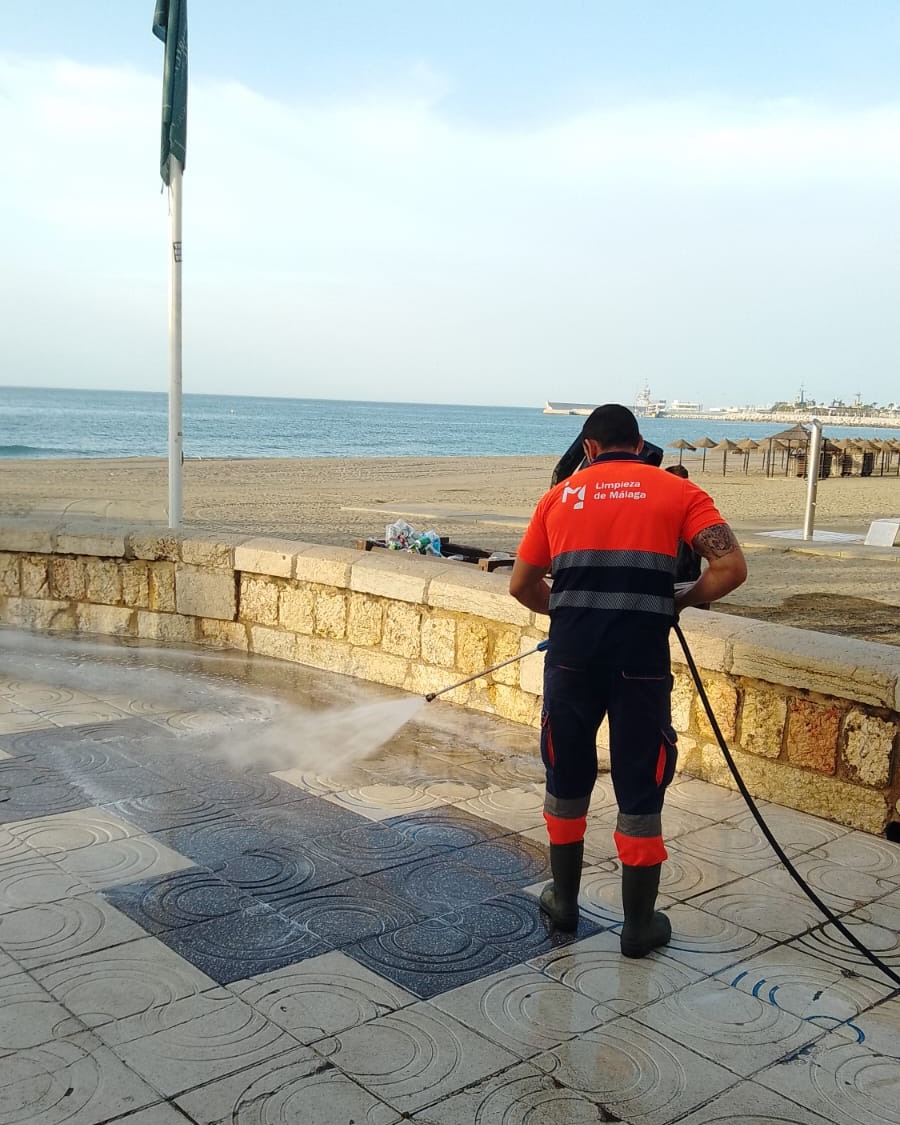 ✅ Seguimos trabajando por una Málaga más limpia y cuidada.

👉🏼 Entre las actuaciones realizadas, se ha llevado a cabo el baldeo mediante minihidro del P.º Marítimo Cdad. de Melilla.

Desde Limpieza Málaga, seguimos trabajando cada día para que nuestra ciudad luzca siempre en su