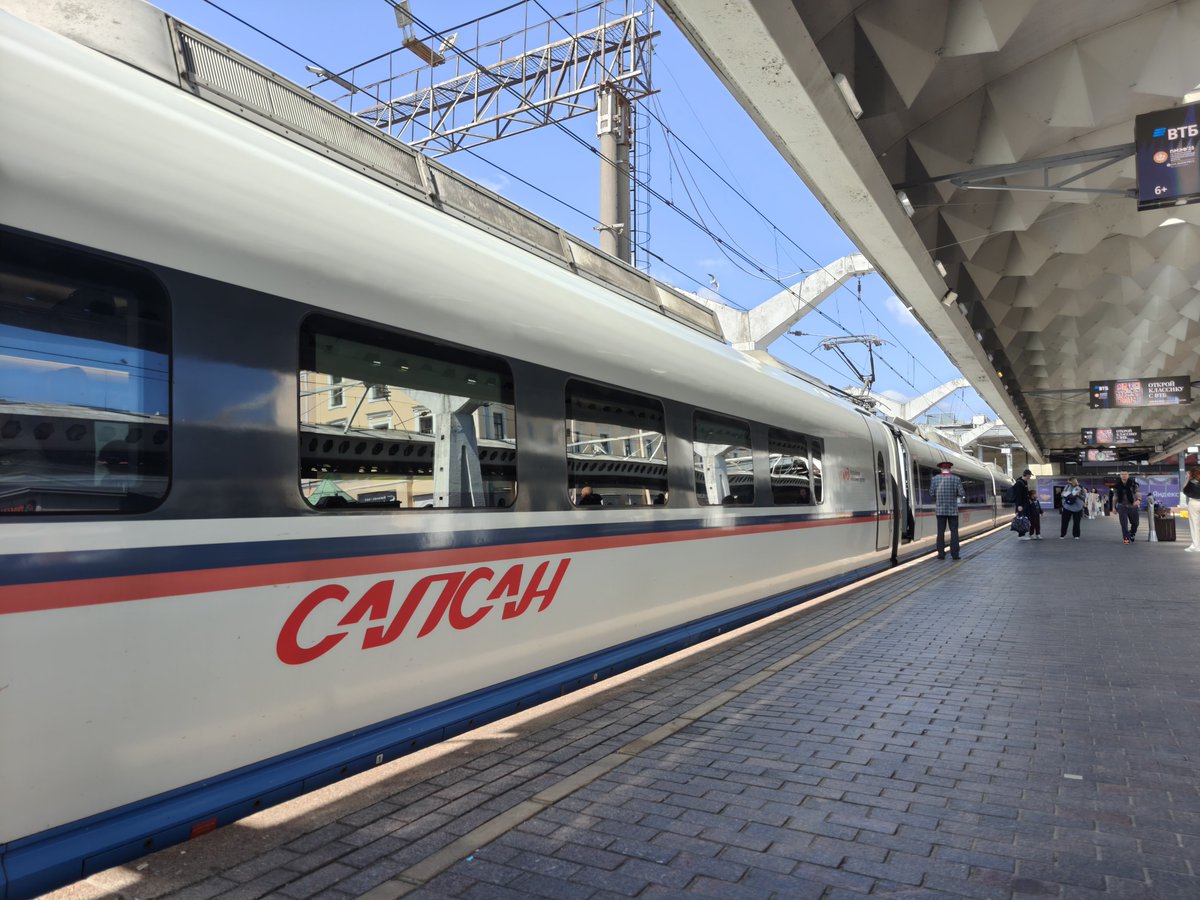 seeingmole's tweet image. Took "Sapsan" high speed train to Moscow, 4 hours journey. The trains are made by Siemens. At maximum 250 km/hr, it's really considered mid speed nowadays compared to trains in China which are 350-400.
The Thai train under construction will also be only 250.