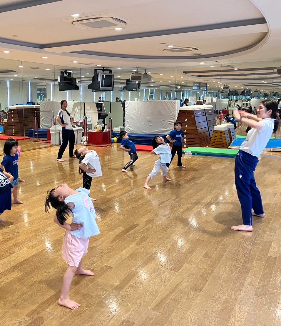 yokohama_rs's tweet image. 【幼児体育特別指導🌈】
本校では、地域の子ども達向けに幼児体育指導を行っております🤸✨
オープンキャンパスでも見学することができますので、詳しくは下記をチェック👇
is.gd/o4AJca

#リゾスポ #トレーナー #スポーツビジネス #インストラクター #こども #運動