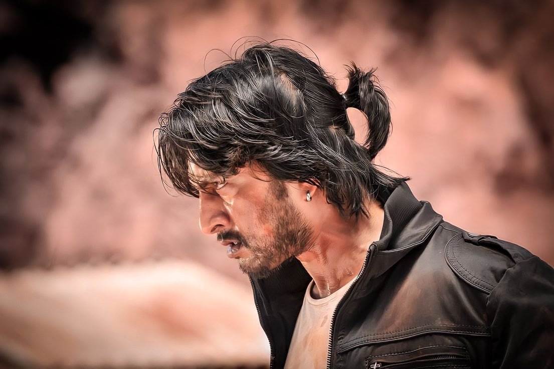 dhathsss's tweet image. Among the countless characters that come and go , Bharath from Bachchan stands out as my all-time favorite. I lv the attitude, intensity, mass elements, n raw energy in this movie. I'm convinced no character can ever surpass Bharath's epic presence❤️‍🔥

#KicchaSudeep #Bachchan