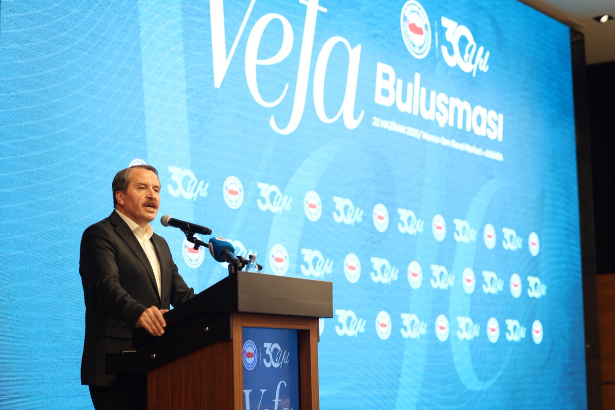Bem_Bir_Sen's tweet photo. Memur-Sen ailesi olarak;  sendikal mücadelemizin 30. yılında, bu kutlu yürüyüşe alın teriyle yön veren kıymetli kurucu kadrolarımız, onursal genel başkanlarımız ve emektar teşkilat mensuplarımızla bir araya geldik. 

Genel Başkanımız   
Levent Uslu ve   
Genel Başkan Yardımcılarımızın katılım sağladığı programda; geçmişten bugüne uzanan bu büyük emek mücadelesine katkı sunan tüm öncülerimizi şükran ve minnetle yad ettik.      

İlk günkü inanç, kararlılık ve sorumlulukla; birlikten doğan gücümüzle hak, emek ve adalet mücadelesini daha da ileri taşıma azmindeyiz.

@aliyalcin
@MemurSenKonf
#30YılVefa #MemurSen