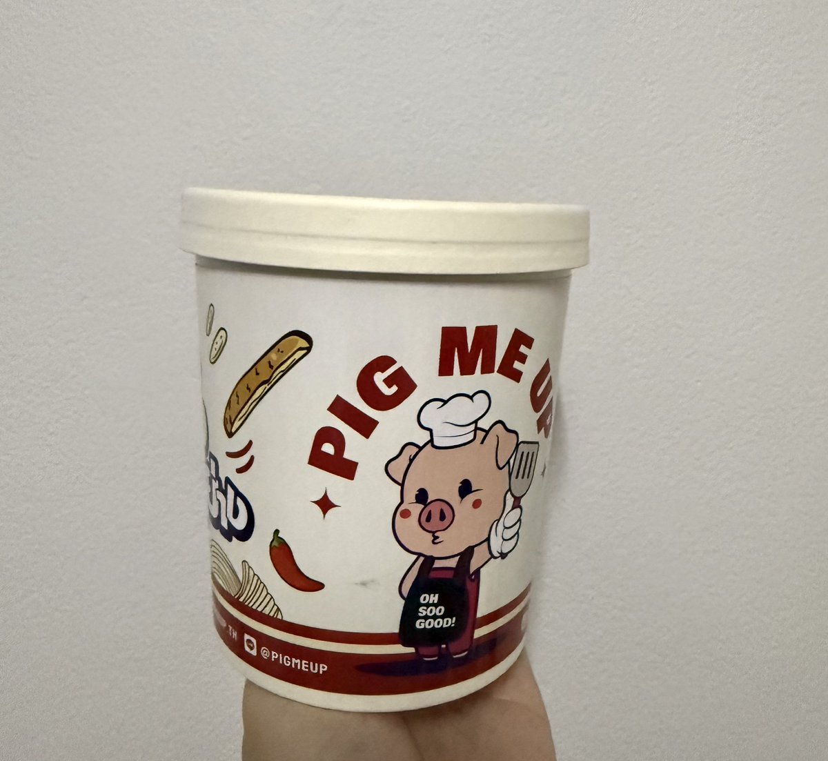 fictionyaol1's tweet photo. ลองชิมให้แล้ว อร่อยมากกกกก ดีใจสุดๆ ที่น้องไม่ใส่กระเทียมเข้าไป แยกมาให้อะ ไอเลิฟ 💗 

#หมี่คลุกข้าวพองคอหมูย่าง #PigmrupTH
#คอหมูย่างพรีเมี่ยม #คอหมูย่างPigmeup
#Gemini_NT https://t.co/vO6XLbOYIy