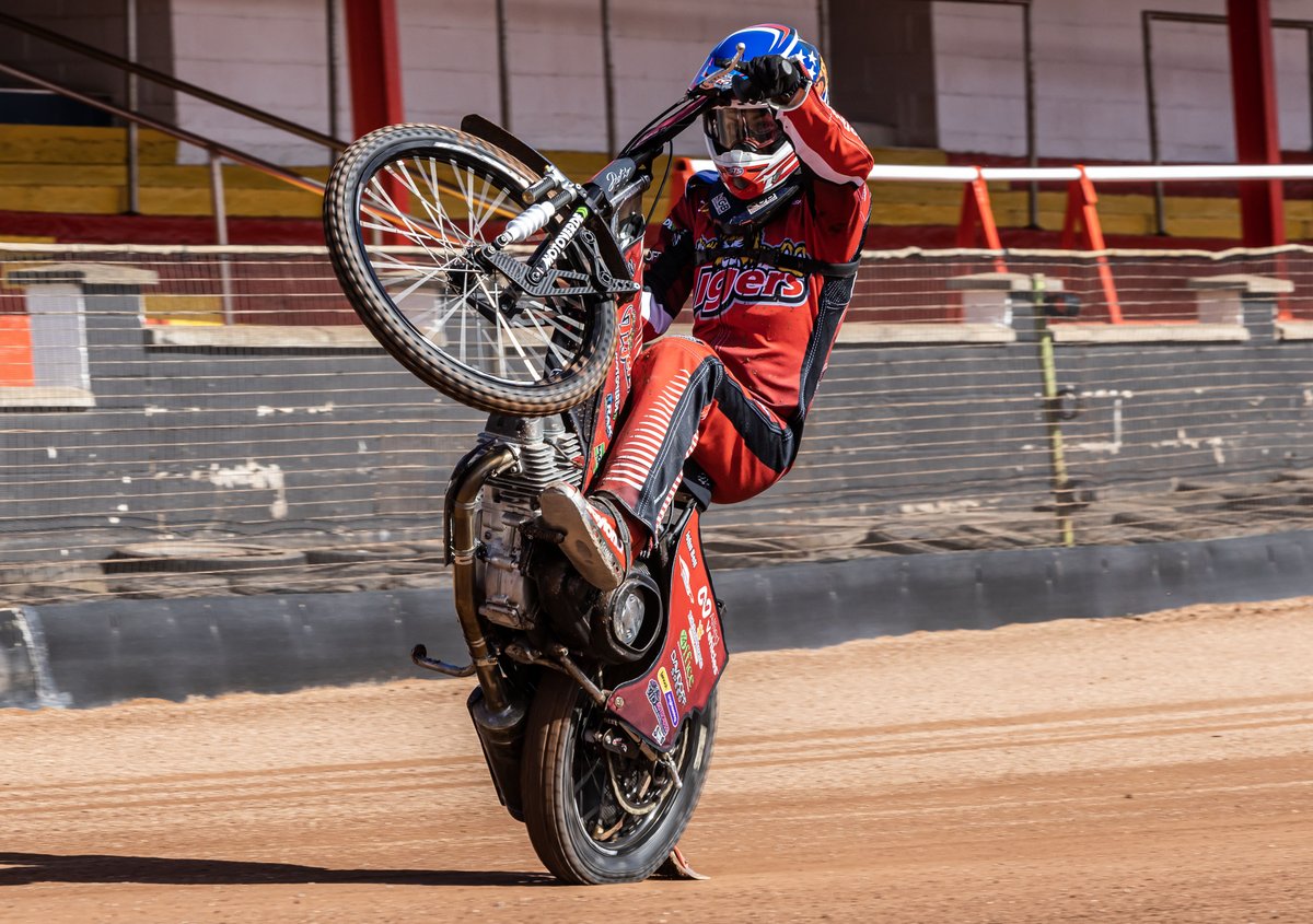 Go full throttle with <a href="/glasgowtigers/">Glasgow Tigers</a> 🐯 
 
Like &amp; ReTweet this post for a chance to win four tickets to the team’s upcoming Speedway Meet against Oxford Cheetahs on Friday 4 July! 
 
Winner will be selected on Monday 30 June 🎫