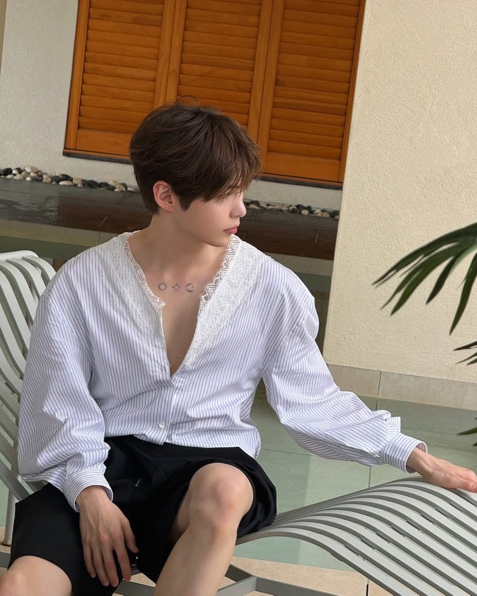 I swear, every time I hang out with Björk and Berries, I end up daydreaming more than usual. The air is warm, everything feels softer, and I let my mind wander. It’s like the world slows down and I can enjoy every single second, no pressure, no rush at all.