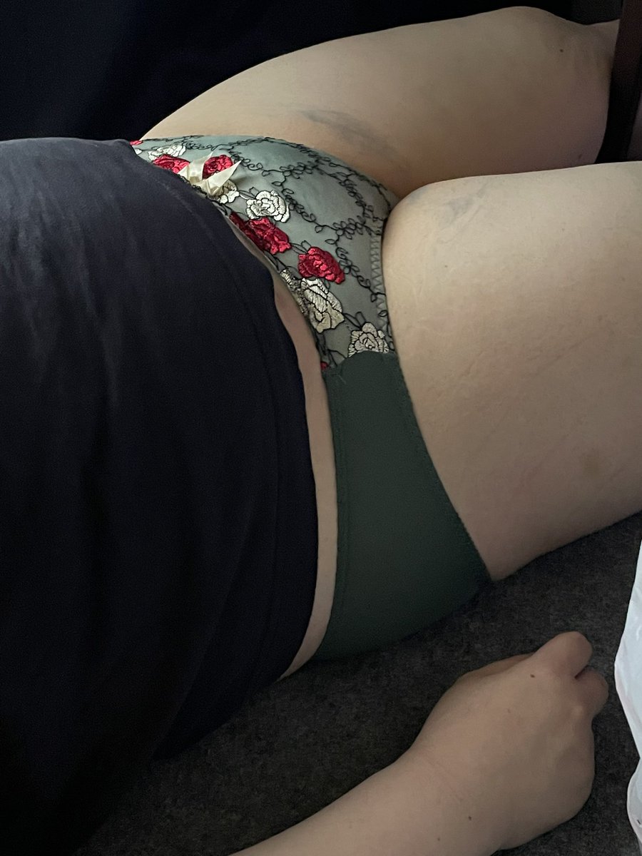 速報
下着でリビングで寝落ちしてるw