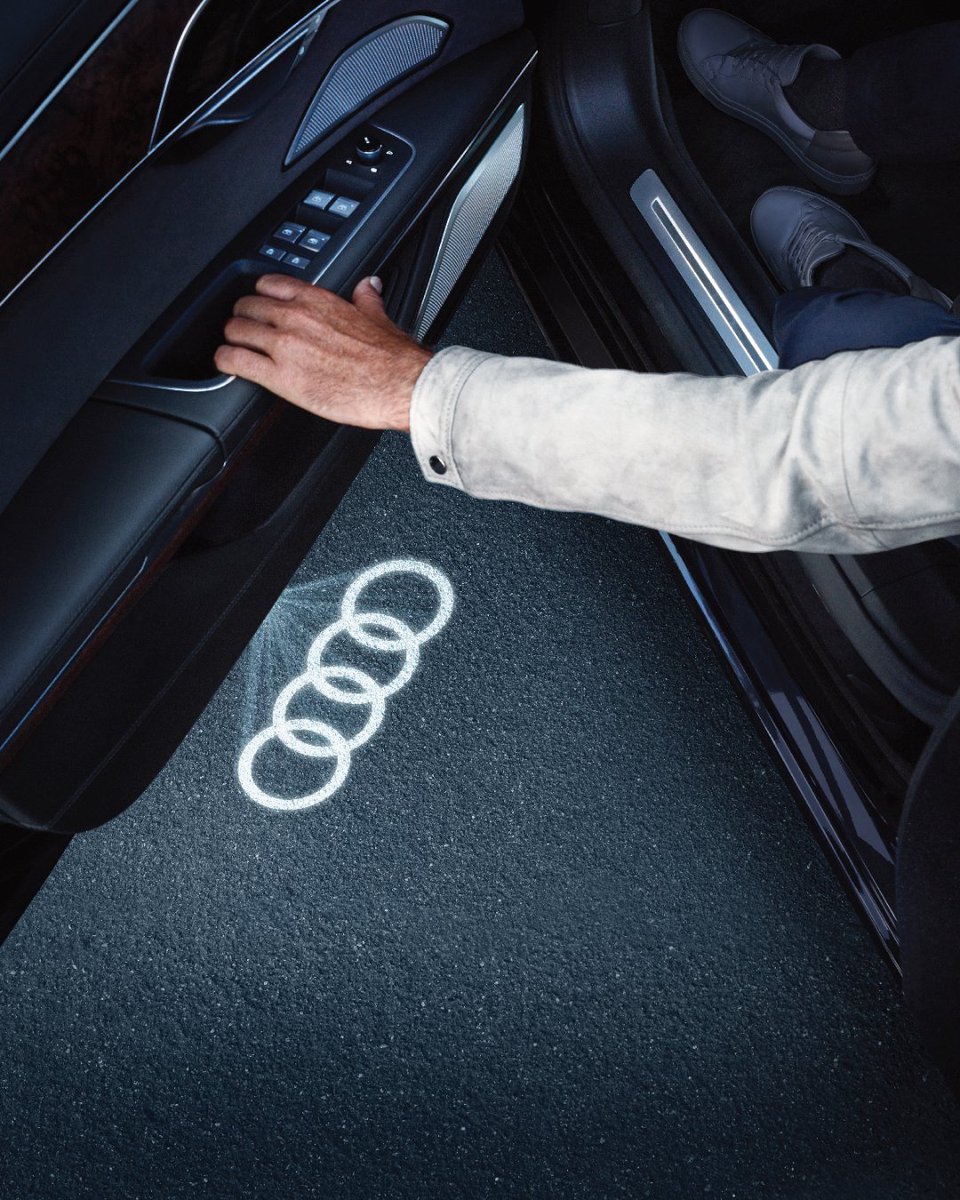 Audi has launched the Q7 Signature Edition launched at Rs 99.81 lakhs (ex-showroom). 
#audiq7 #q7signatureedition #audiindia #luxurysuv #v6power #limitededitioncar #germantechnology #autotoday