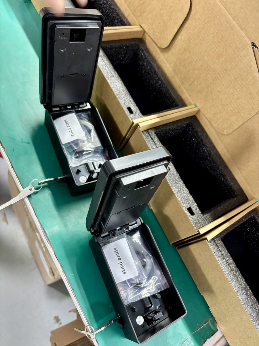 populife's tweet image. Satisfying moment😌 
Populife 2025 New Fingerprint version lockbox is under production

✨ Unlock in a touch.
📦 Store with confidence.
🏭 Trusted by professionals worldwide.

#Populife #SmartLockbox #FingerprintTech #SecureStorage #InnovationMadeReal