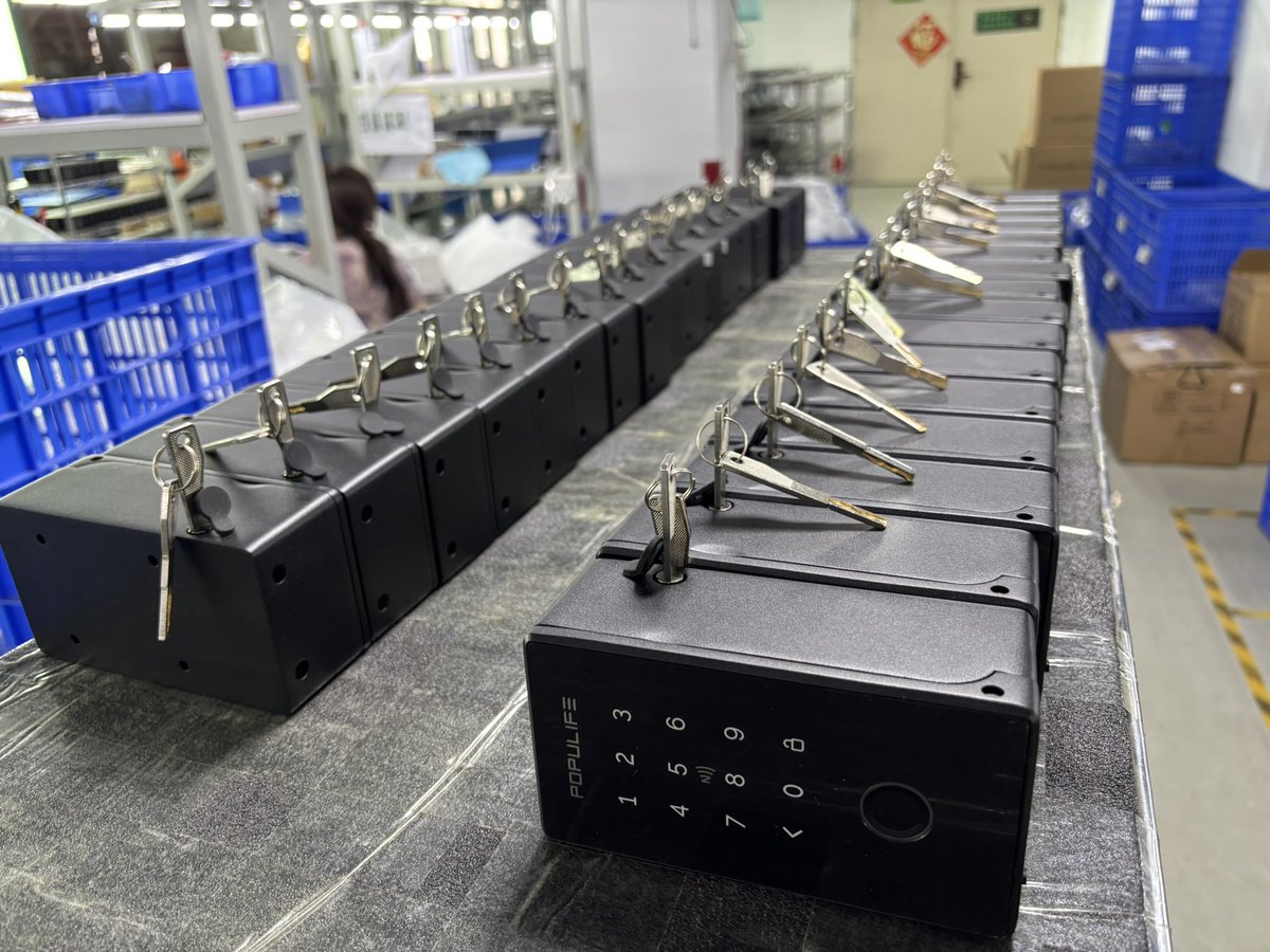 populife's tweet image. Satisfying moment😌 
Populife 2025 New Fingerprint version lockbox is under production

✨ Unlock in a touch.
📦 Store with confidence.
🏭 Trusted by professionals worldwide.

#Populife #SmartLockbox #FingerprintTech #SecureStorage #InnovationMadeReal
