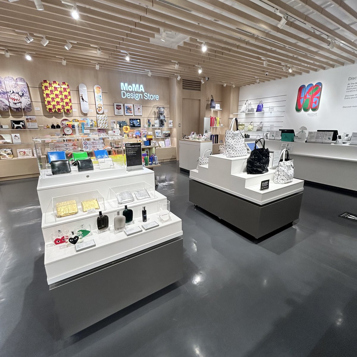 他の人はこちらも検索 MoMA X / (@momadesignstore) Japan Store Design トップス