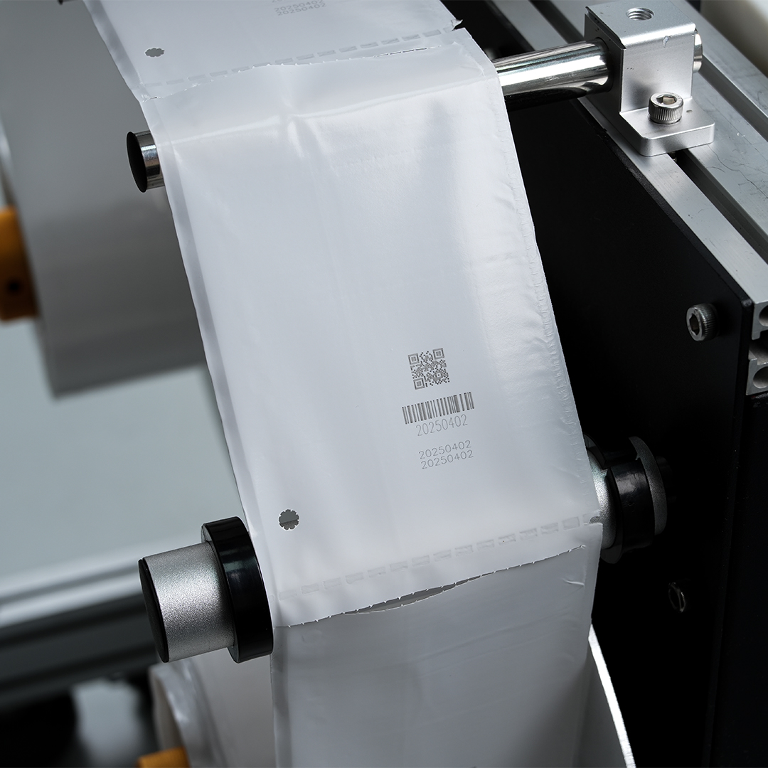 SamWong93417543's tweet image. Tired of marking challenges on delicate materials? The L3000 Series 5W UV Laser Marking Machine is your ultimate solution!

📳WhatsApp: +86 139 2896 7650
🕸️More details: docod-group.com/productDetail/…
#UVLaserMarking #PrecisionMarking #DOCOD #L3000Series #IndustrialMarking