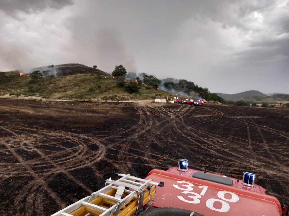🚨NOVA ACTUACIÓ🚨

Durant la tarda,vespre i nit d'ahir,vam estar treballant en diversos incendis de vegetació.

Son molts els companys de <a href="/bomberscat/">Bombers</a> que aquests dies estan fent grans esforços

Precaució aquesta revetlla!!

#bombersnargo  #bomberscat  #focforestal