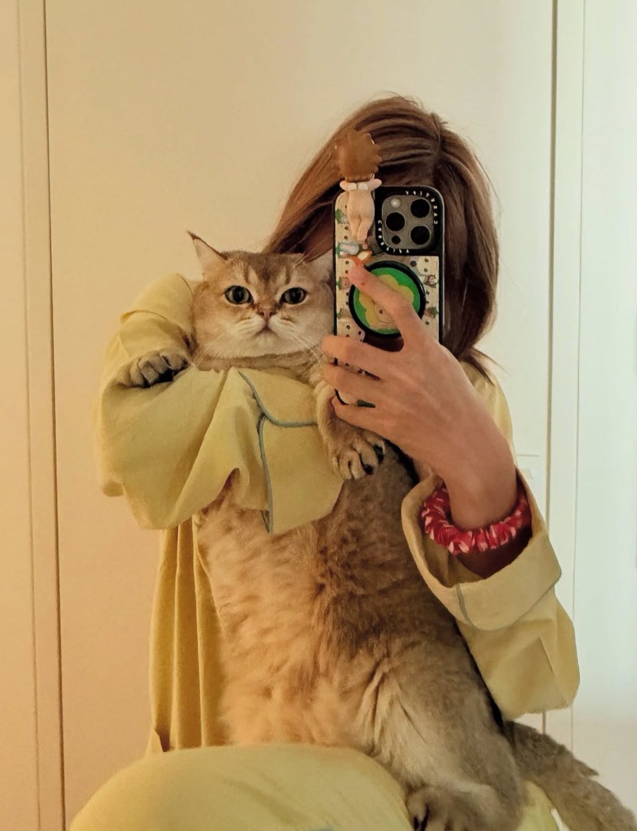 ถามค่ะ ตัวที่ลิซ่าอุ้ม อันนี้ยังเป็นแมวอยู่ไหม?