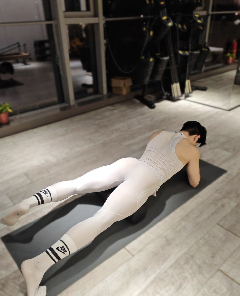 🍑帅哥哥的翘臀😏