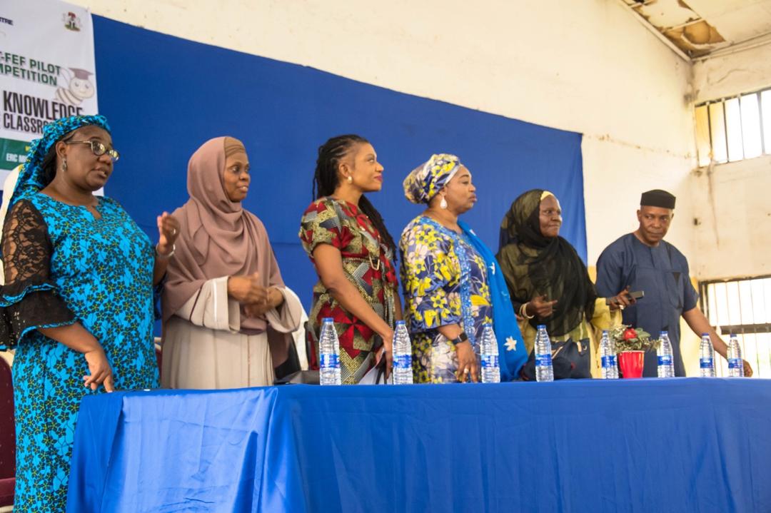 Magaly Losange (@maglosange) on Twitter photo The “A toi le micro Naija” impact is still very strong as seen during a debate/spelling bee competition organised by the FCT Education Resource Center. The pupils of the 10 pilot schools were not only able to showcase their French, but also to have fun with it! <a href="/FranceInNigeria/">Ambassade de France au Nigéria</a> The “A toi le micro Naija” impact is still very strong as seen during a debate/spelling bee competition organised by the FCT Education Resource Center. The pupils of the 10 pilot schools were not only able to showcase their French, but also to have fun with it! <a href="/FranceInNigeria/">Ambassade de France au Nigéria</a>
