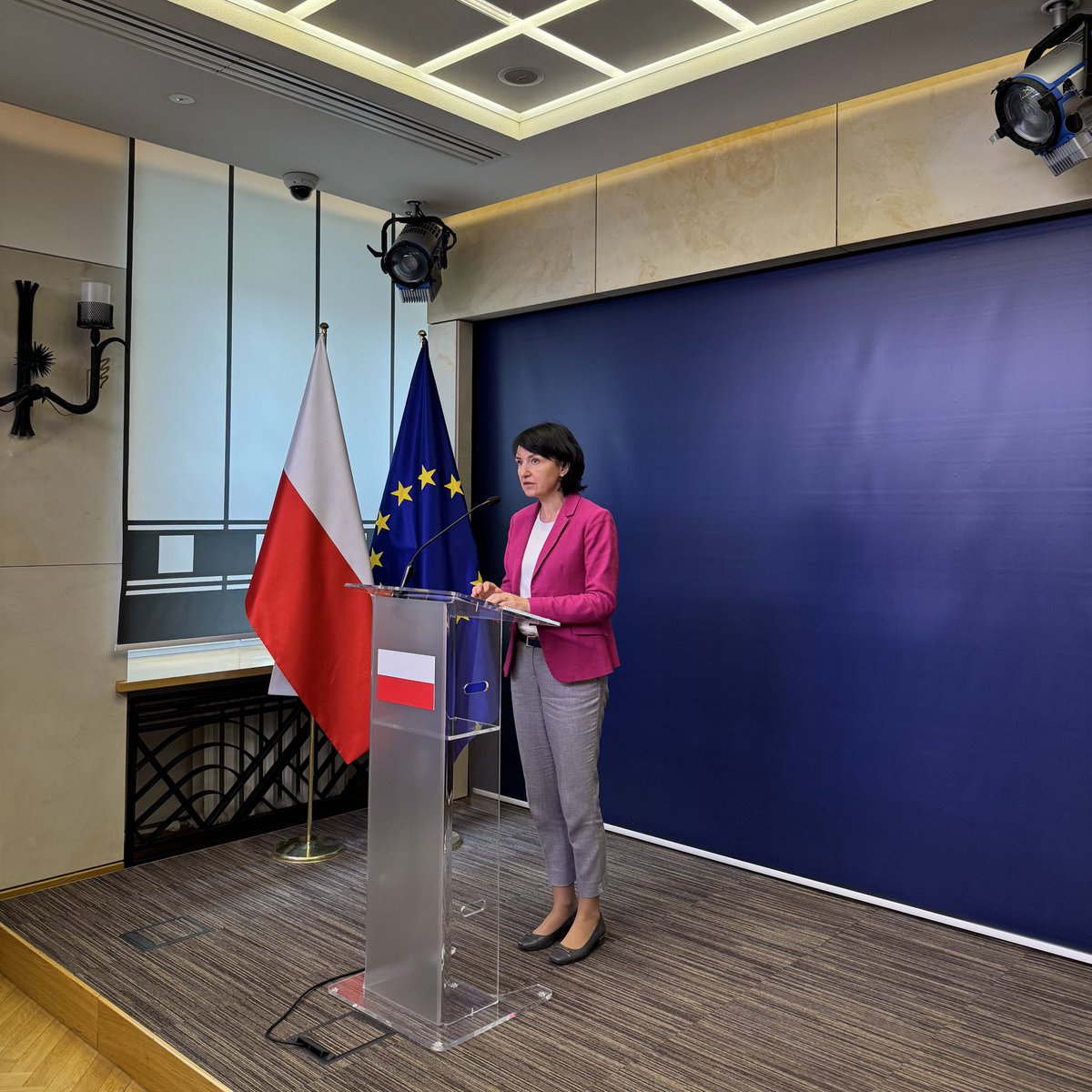 Ministerstwo Spraw Zagranicznych RP 🇵🇱 (@msz_rp) on Twitter photo 💬 Ministerstwo Spraw Zagranicznych w ostatnich dniach podniosło alerty wyjazdowe dla całego regionu Bliskiego Wschodu.
Obejmują one nie tylko Izrael, ale także Iran, Irak, Jemen oraz Jordanię.
| wicemin. <a href="/moscicka_dendys/">H. Mościcka-Dendys</a> podczas porannego briefingu 💬 Ministerstwo Spraw Zagranicznych w ostatnich dniach podniosło alerty wyjazdowe dla całego regionu Bliskiego Wschodu.
Obejmują one nie tylko Izrael, ale także Iran, Irak, Jemen oraz Jordanię.
| wicemin. <a href="/moscicka_dendys/">H. Mościcka-Dendys</a> podczas porannego briefingu