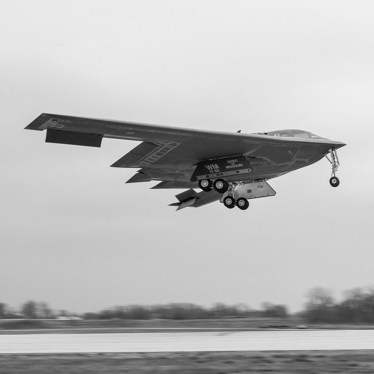 Axis_Report's tweet image. USA is preparing a second strike targeting Iran’s nuclear and ballistic missile infrastructure, aiming to "complete the mission." A portion of Iran's nuclear is said to have remained intact. This follow-up assault is expected to be huge potentially involving alot of aircrafts