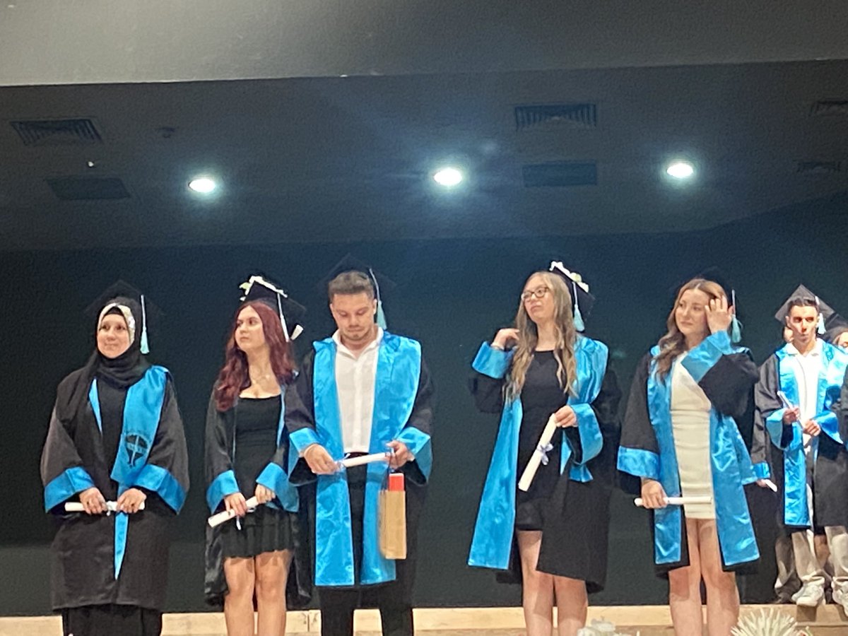 HayatiDEMR2's tweet photo. Trakya Üniversitesi 
Dış Ticaret Bölümü öğrencilerimin mezuniyet töreninden…
Yolunuz açık olsun… https://t.co/pNZNwOhQmq