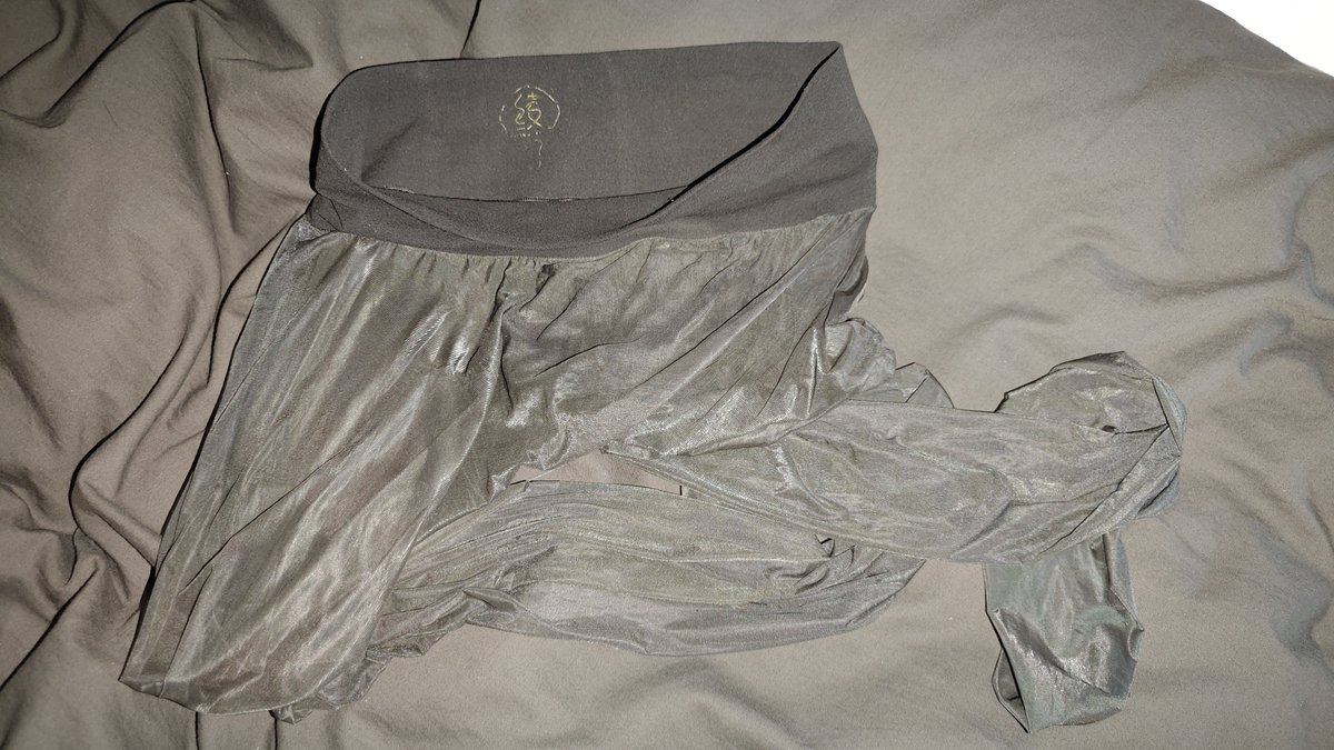 瑜伽裤+丝
出双原会有人要吗
#油亮丝袜 #伪娘 #黑丝 #pantyhose