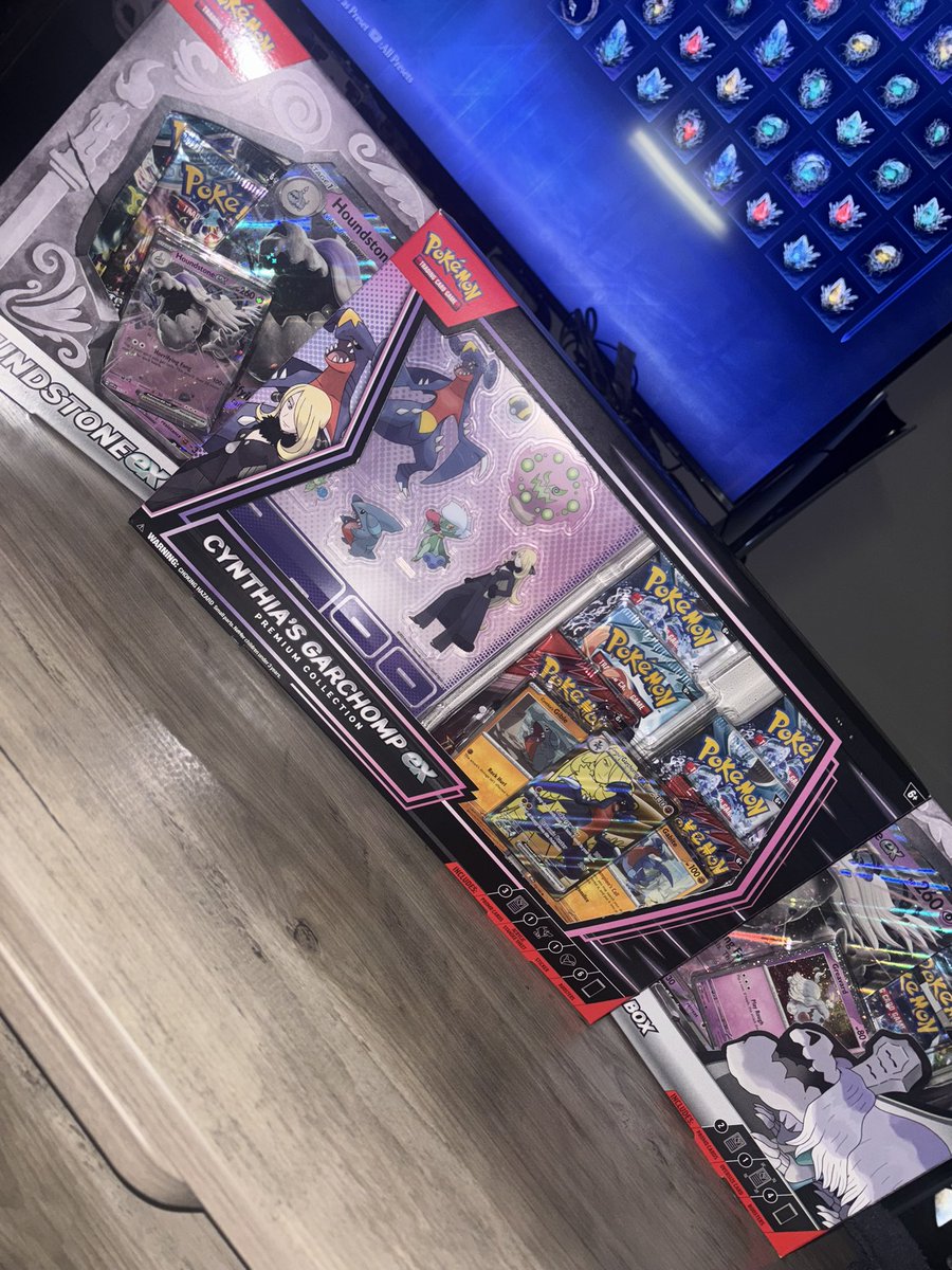 TcgCook's tweet photo. Late night packs!!! My luck been so sad lately so hopefully something good 🥸 https://t.co/1cjzgNwwvb