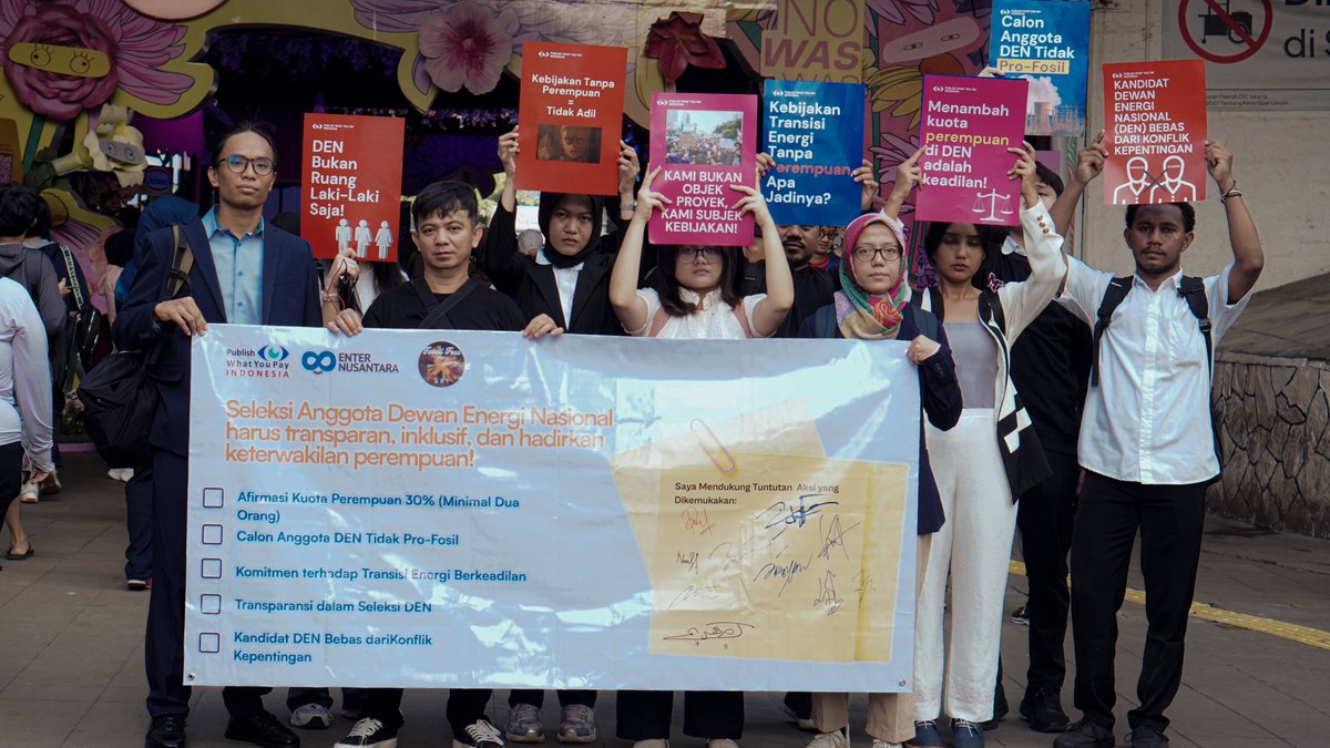 PWYP Indonesia, with Fossil Free UKI and Enter Nusantara, gathered at Jakarta's Car Free Day to monitor the selection of Indonesia’s 2026–2030 National Energy Council (DEN) members. We call for a transparent, fair process. Free from conflicts of interest and committed to