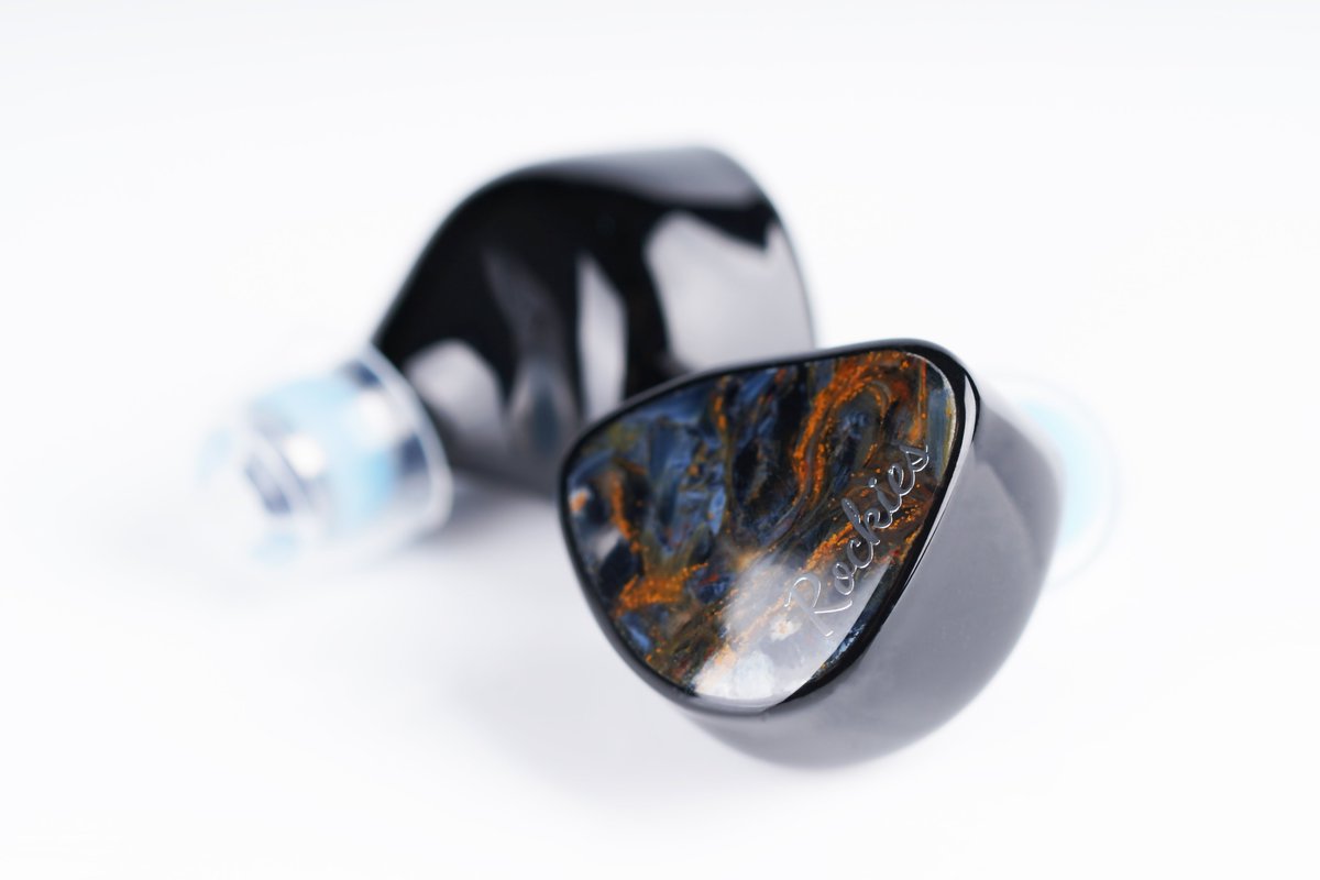 NicehckAudio's tweet photo. 🎧 NICEHCK Rockies – Pure Resolution. Natural Tone
Equipped with:
🔹 10mm dual-magnet beryllium-coated DD – powerful, responsive bass
🔹 Knowles dual BA – smooth mids, low distortion
🔹 Sonion dual EST – extended, ultra-clear treble
#NICEHCK #RockiesIEM #KnowlesBA #SonionEST https://t.co/r30VC1bIt7
