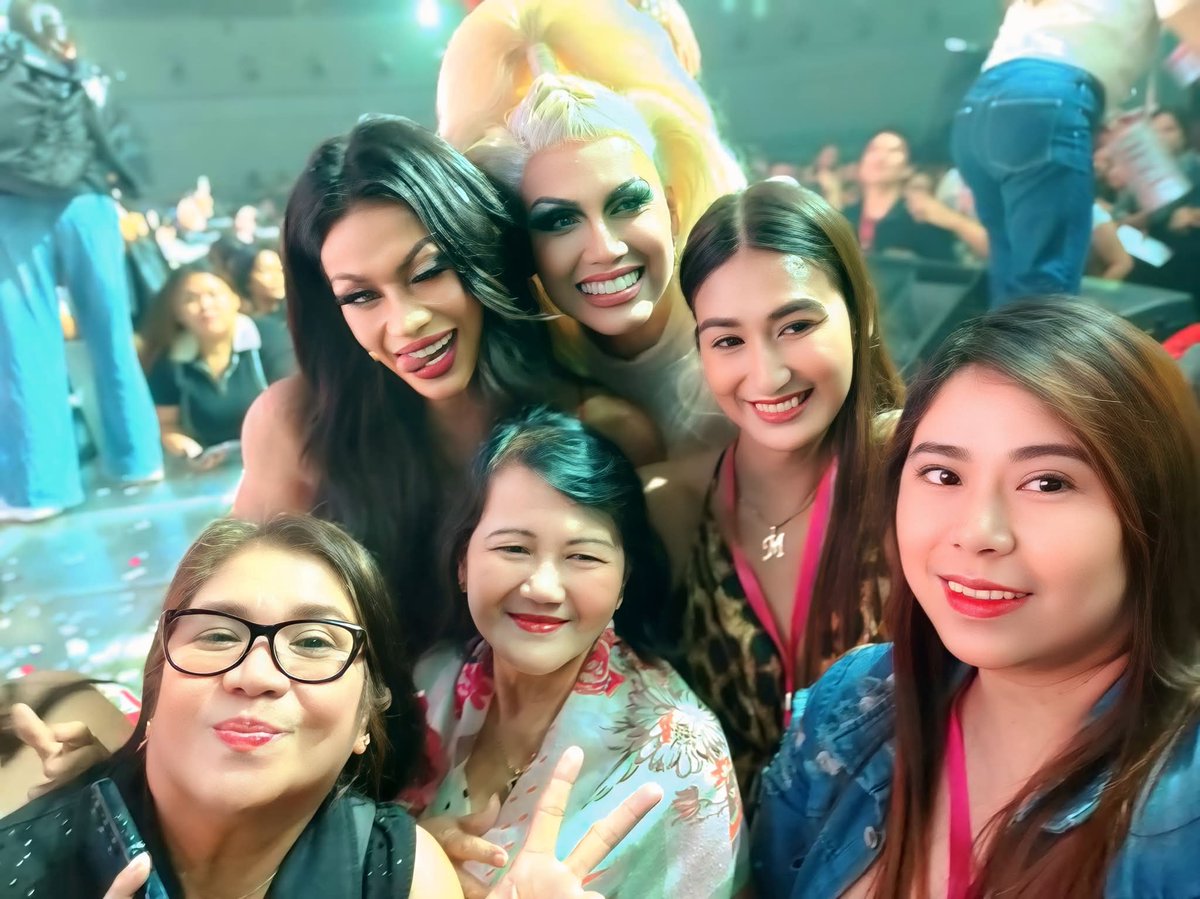 lexieeeeee_099's tweet photo. pinakilala na din ung anak nila. #KatCious Layag talaga https://t.co/UG5bk8vlIK