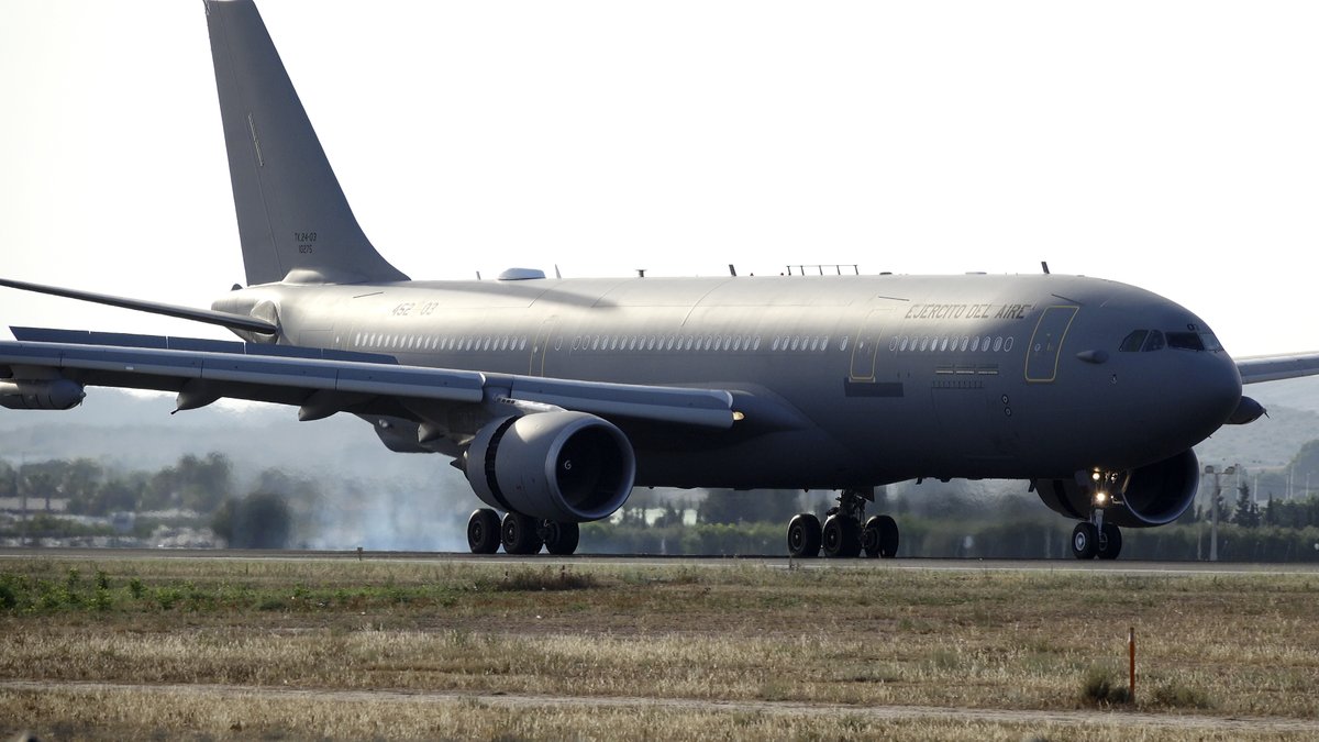 Espectacular 😍 Airbus A330-202MRTT <a href="/EjercitoAire/">Ejército del Aire y del Espacio</a>  en @alcspotters @aerovlc <a href="/VLCspotters/">VLCspotters ✈️</a> <a href="/VLCmovements/">VLCmovements</a> <a href="/TORRECILLA13/">JARTA_PHOTO</a> <a href="/ertiodelatiza/">Francisco Bonilla Torres</a> <a href="/ormevictor1/">Victor</a> @flightvlc <a href="/LpezPeinado/">Pedro López Peinado</a> <a href="/SpottingAlc/">Spotting ALC</a>  <a href="/alberto_levc/">Alb</a> @ebusitano <a href="/Cristian_ALC/">Cristian_ALC 🇪🇸🚁🛩️✈️</a>
#avgeek #aviation #aviationlovers 
youtu.be/BjlEIw2bbEI