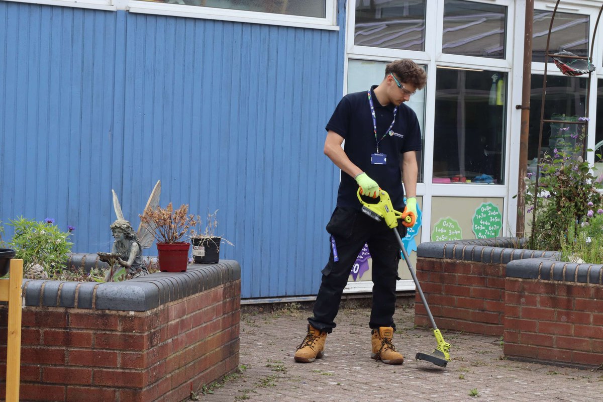 BroadleafPT's tweet image. We're looking to appoint 2 new members to our Estates team working across our Sutton Hub

Full time - mynewterm.com/jobs/4210/EDV-…
Part time - mynewterm.com/jobs/4210/EDV-…

If you have the skills &amp;amp; desire to help our community of schools apply via the links above