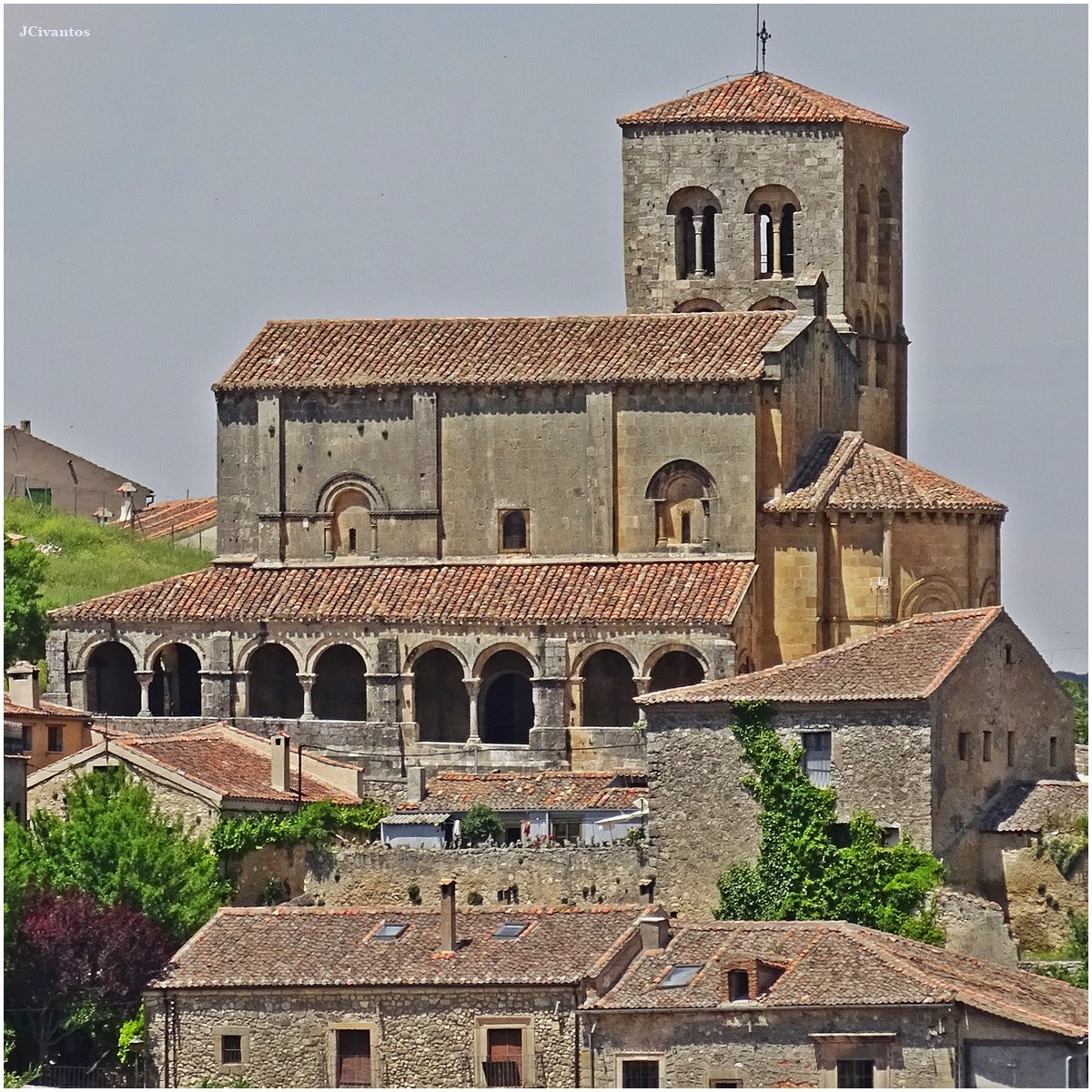 Turismo Castilla y León (@cylesvida) on Twitter photo Coronando la villa de Sepúlveda el románico más antiguo de la provincia de Segovia y al sur del Duero: El Salvador (s. XI)
📷 <a href="/FJCivantos/">Javier Civantos</a> Coronando la villa de Sepúlveda el románico más antiguo de la provincia de Segovia y al sur del Duero: El Salvador (s. XI)
📷 <a href="/FJCivantos/">Javier Civantos</a>