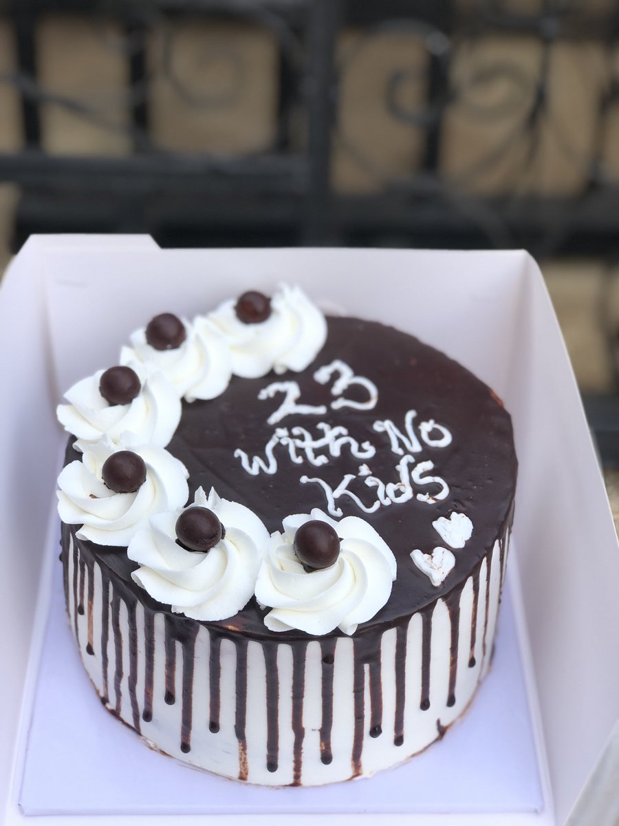 Happy new week X
We are super pumped and ready to take your orders.

It’s a great week already,let us be your cake and food plug this new week 🙏